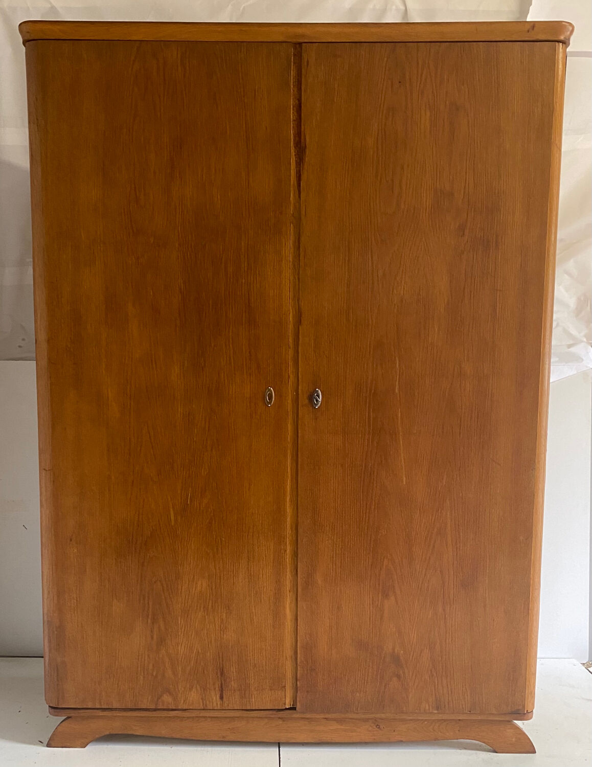 Vintage wardrobe feet compass 50s