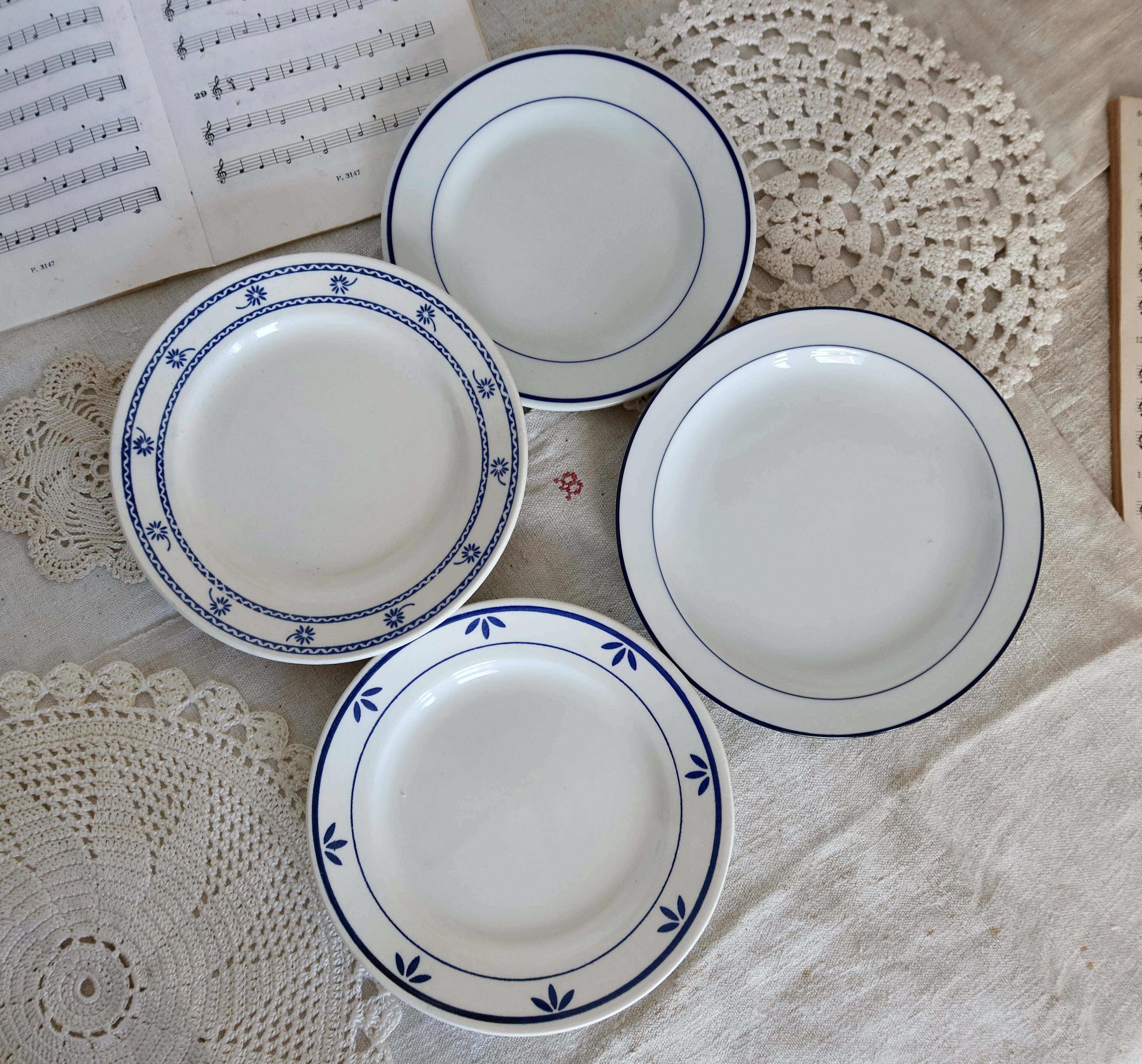 4 vintage dessert plates, mismatched blue and white porcelain faience.