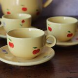 Service à thé en faïence peinte à la main – motif pommes rouges