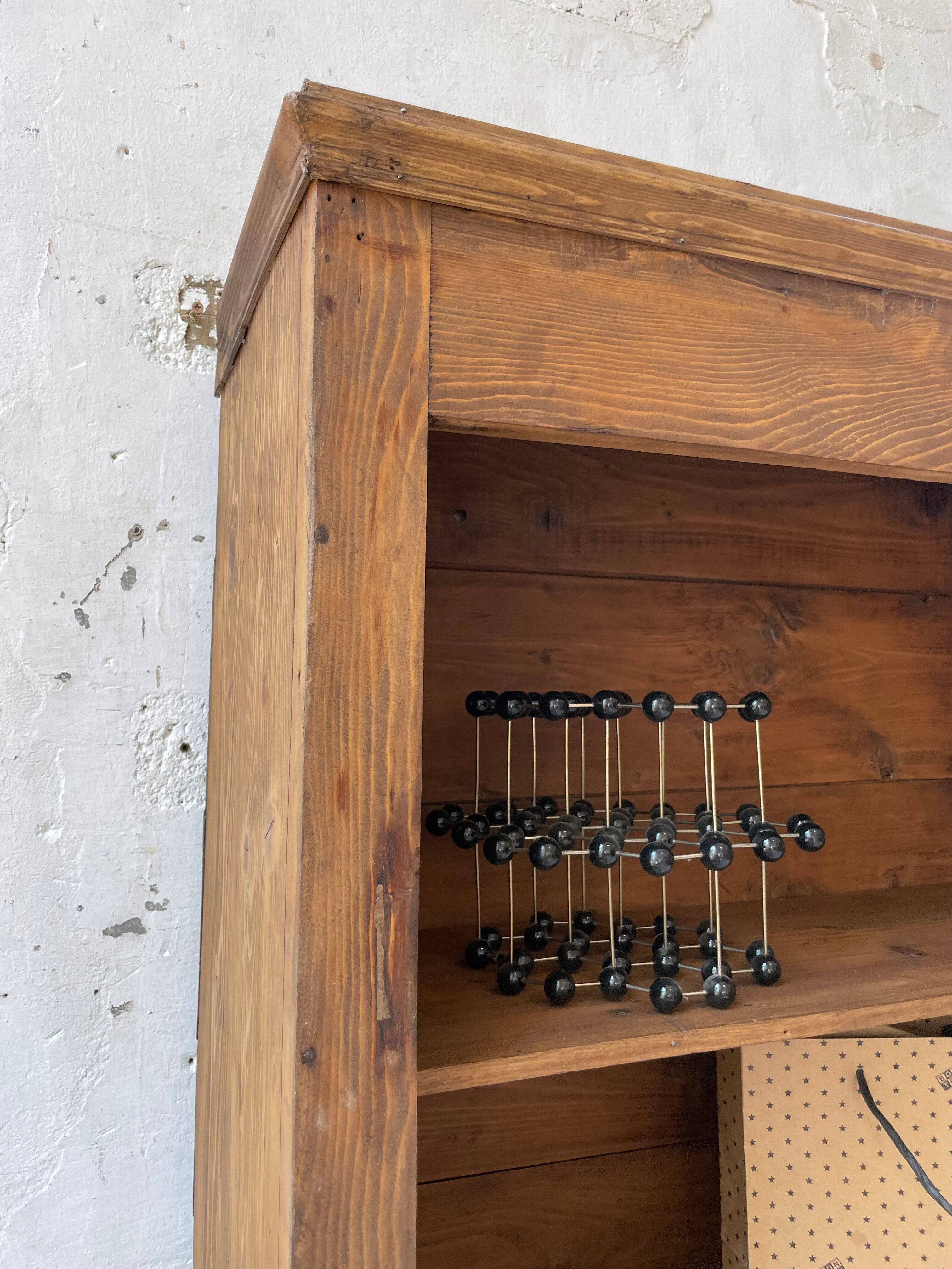 Library bonnetière pine