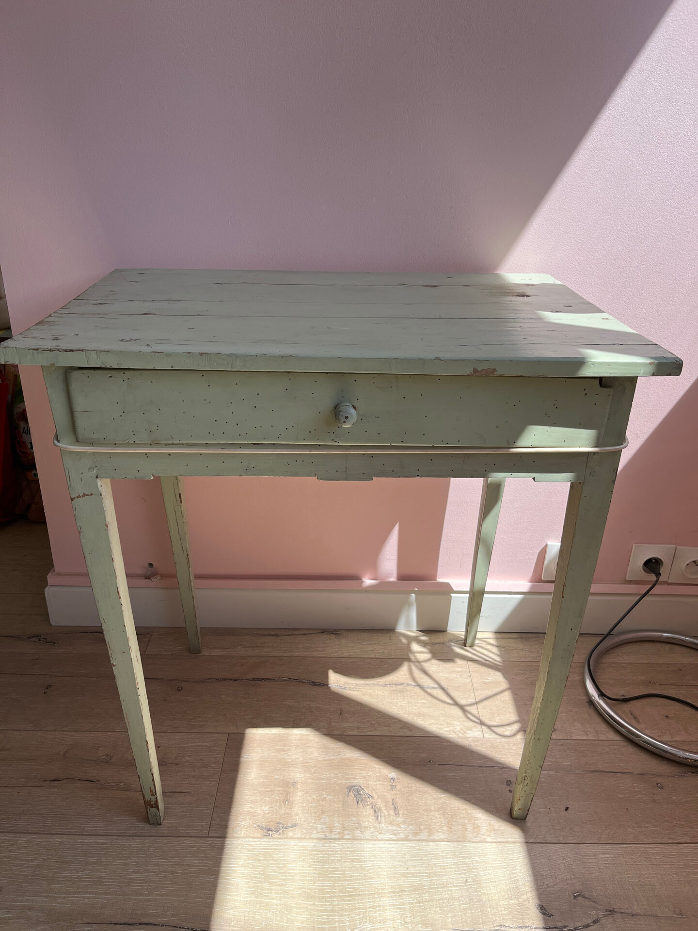 Petite table en bois d’appoint vintage 50 vert sauge
