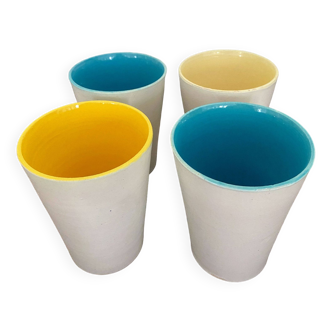 Gobelets, verres vintages en céramique blanche Aegitna Vallauris intérieur emaillé bleu ou jaune