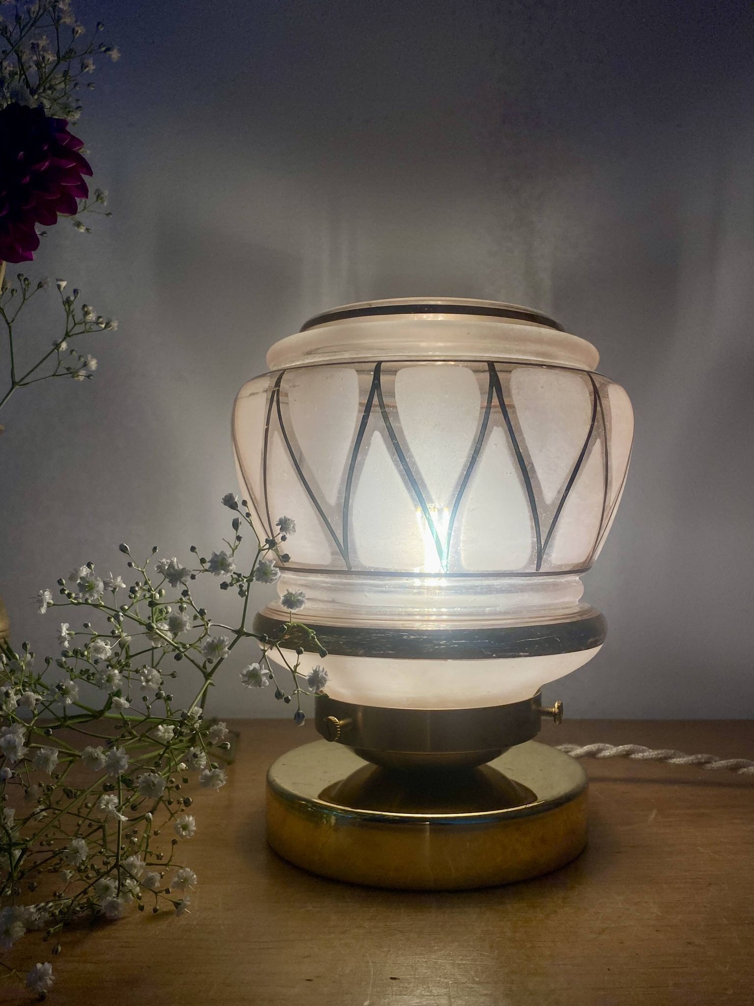 Vintage art deco globe table lamp in pink and gold glass