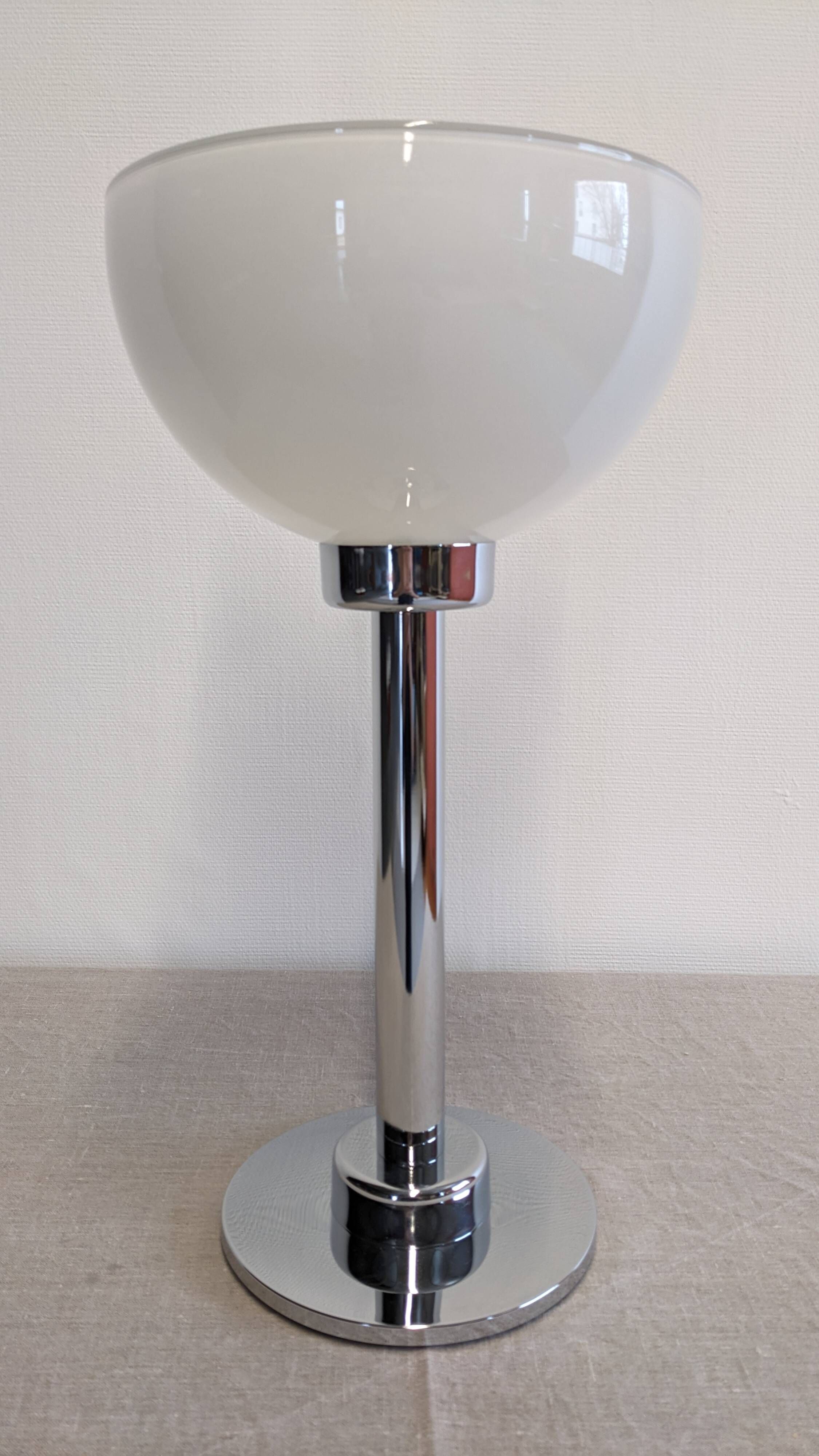 Modernist lamp model New-York by S.C.E for Habitat, France around 1970.