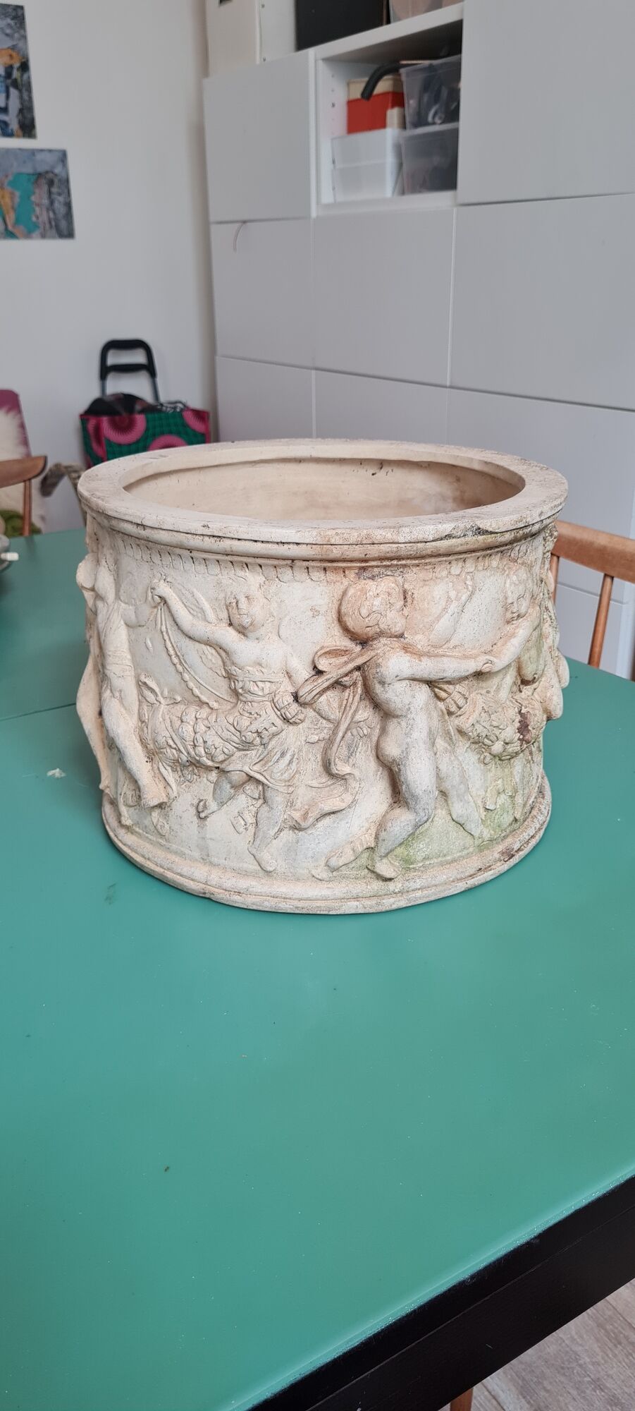 Round white stone pot cover with a farandole of angels