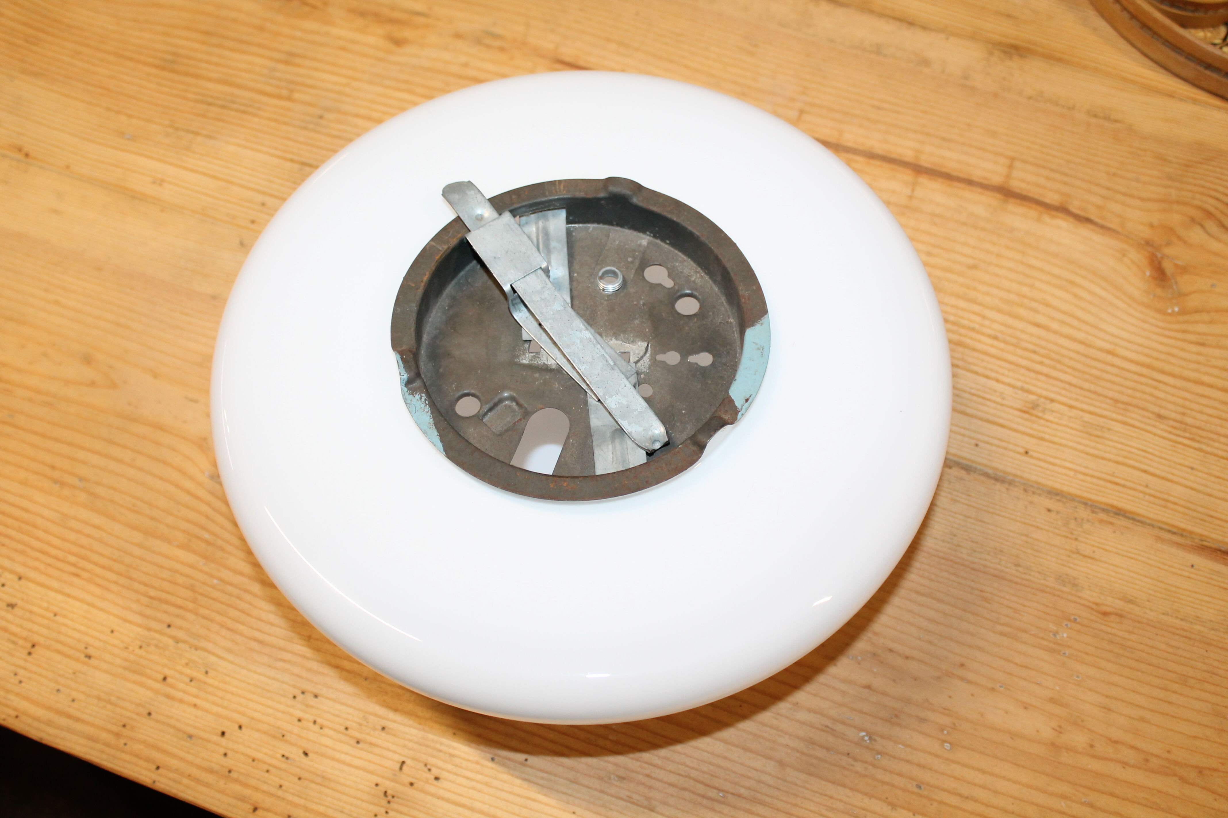 Large diameter opaline ceiling