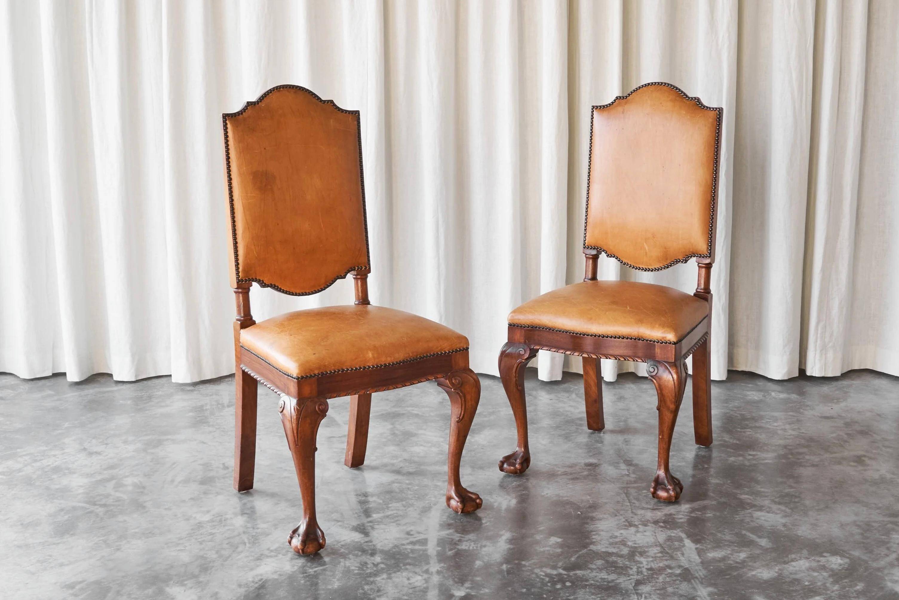 Paires rares de chaises 't Woonhuys Amsterdam cuir patiné, années 1920