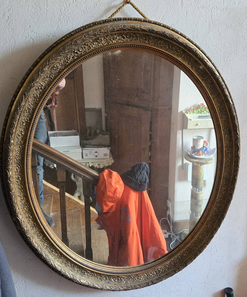Antique oval mirror – Carved and gilded wooden frame – Napoleon III period