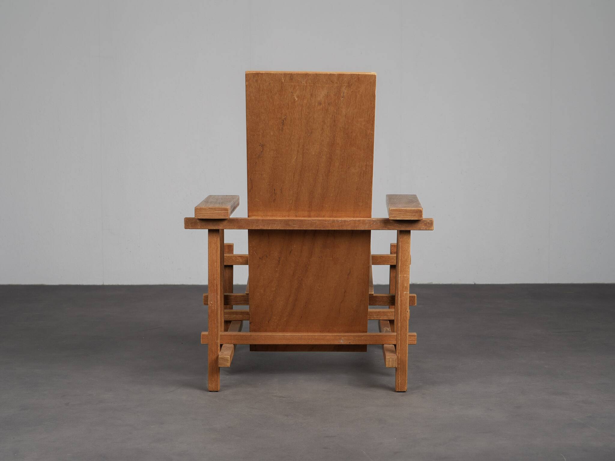 Fauteuil moderniste dans le style de Gerrit Rietveld, Pays-Bas, années 1980.
