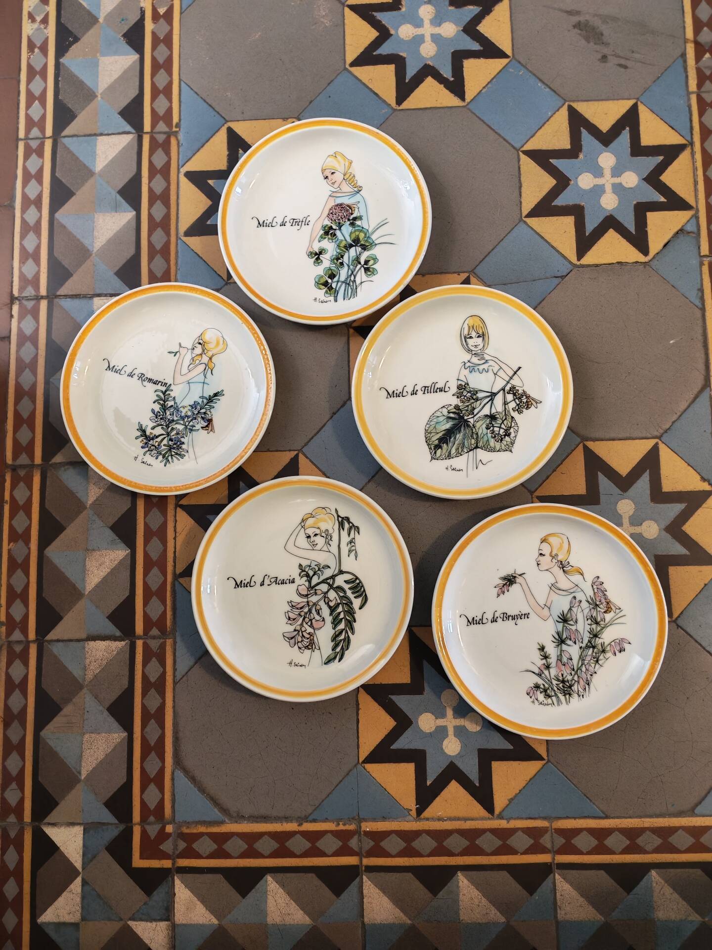 Set of 5 decorative plates Gien by Hughette Sainson