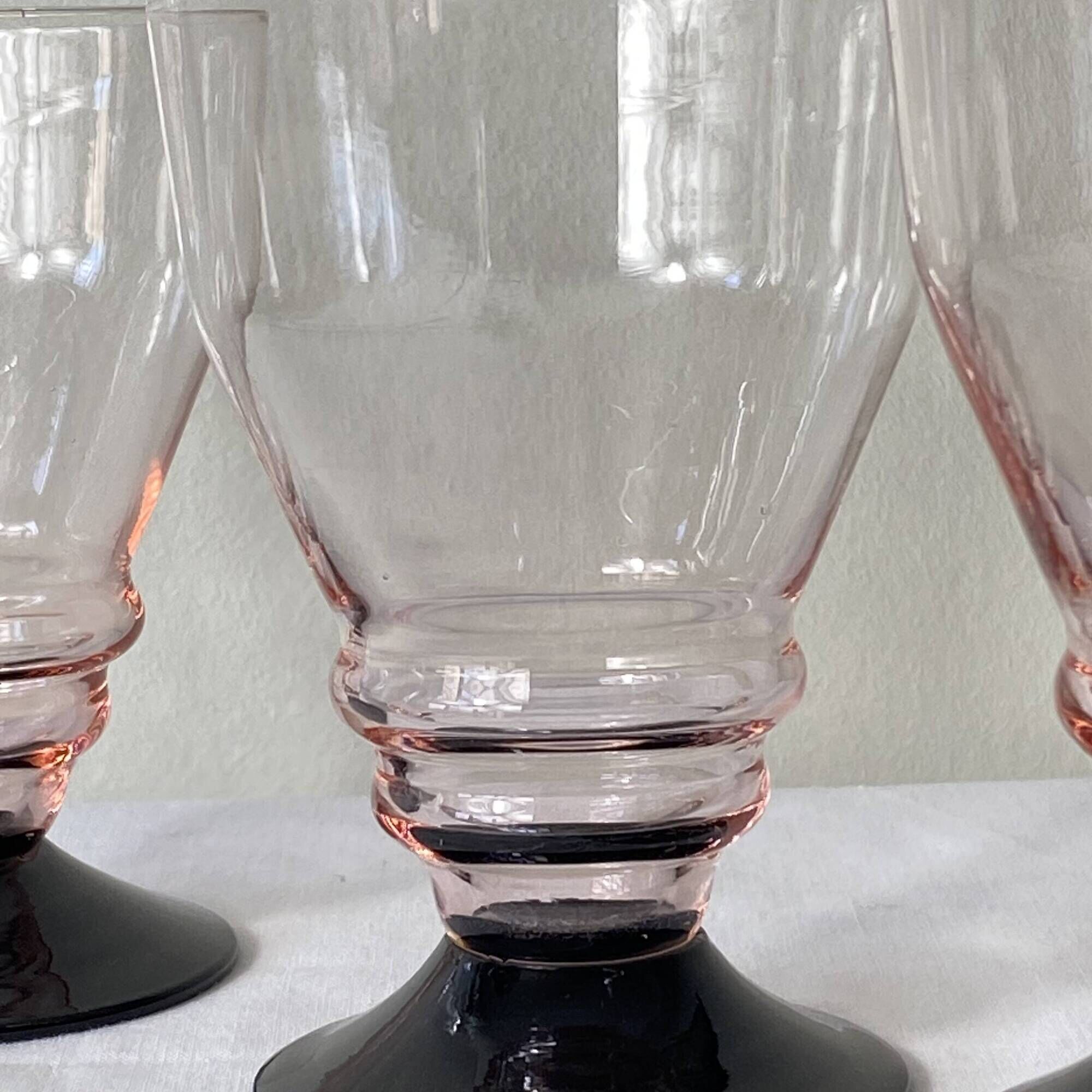 6 large Art Deco pink wine or water glasses with black stems, 17 cl.