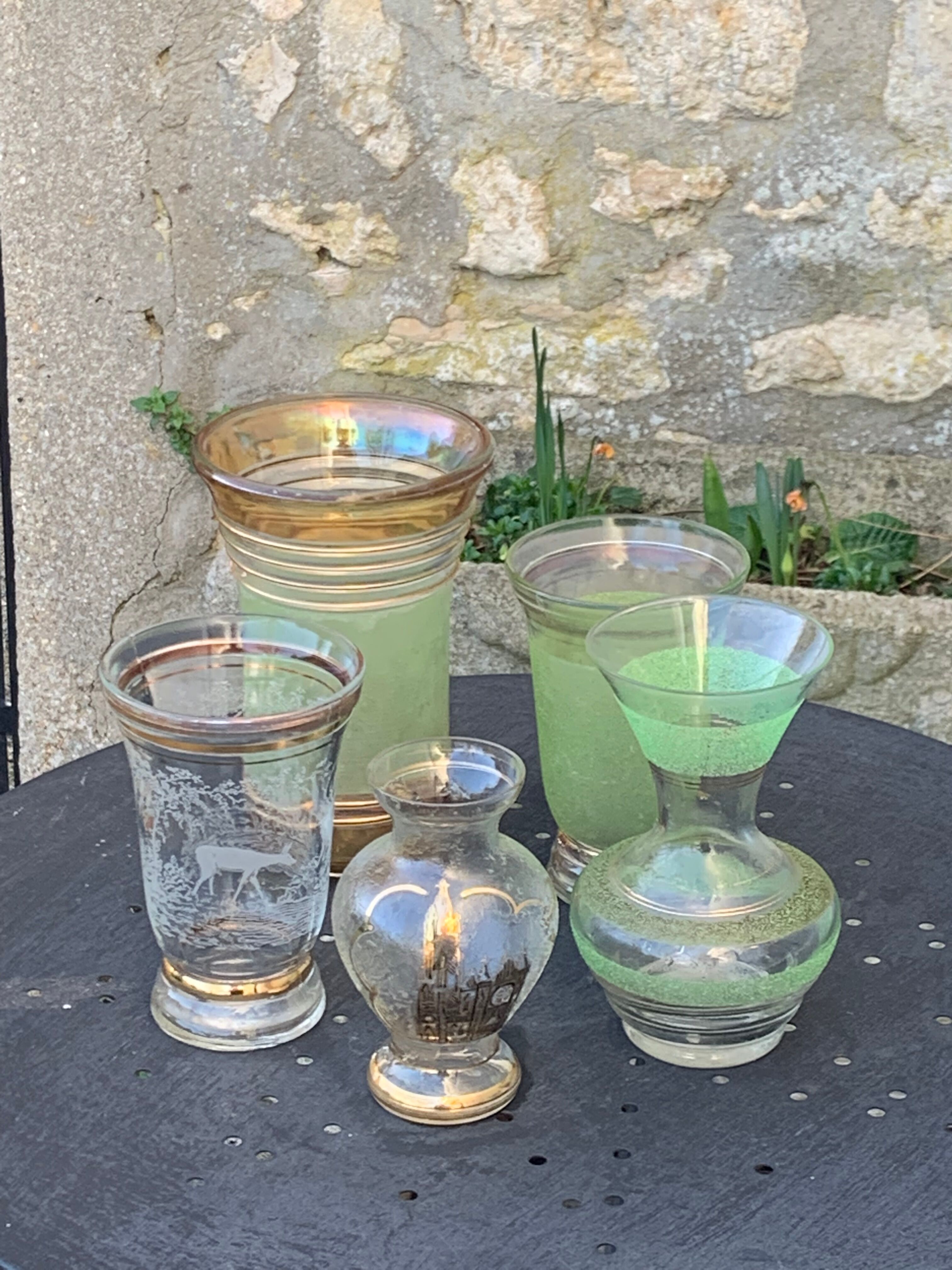 Set of 5 vases in green granite glass and vintage gold