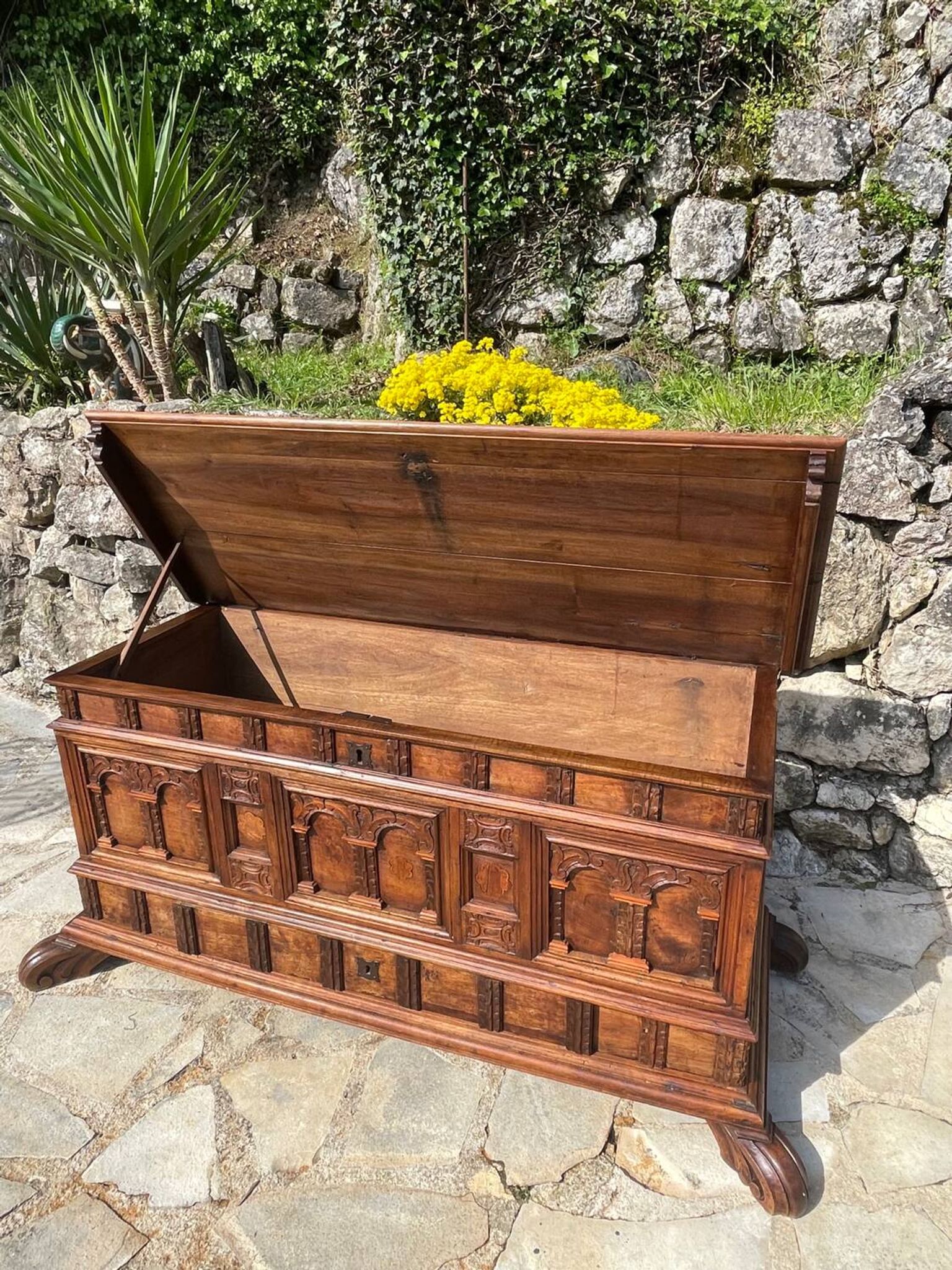 Magnificent walnut chest from the 17th century.
