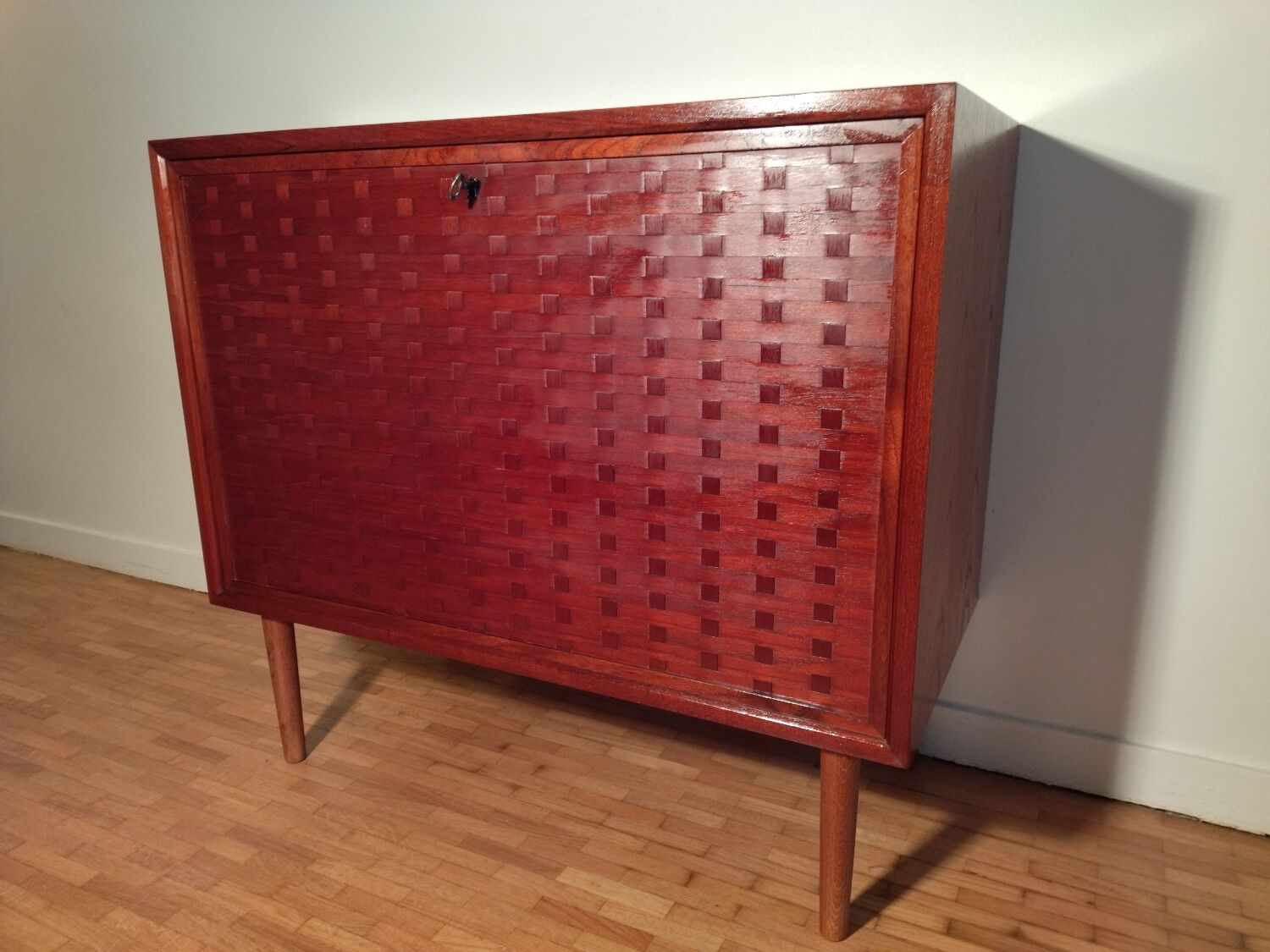 Cadovius chest of drawers