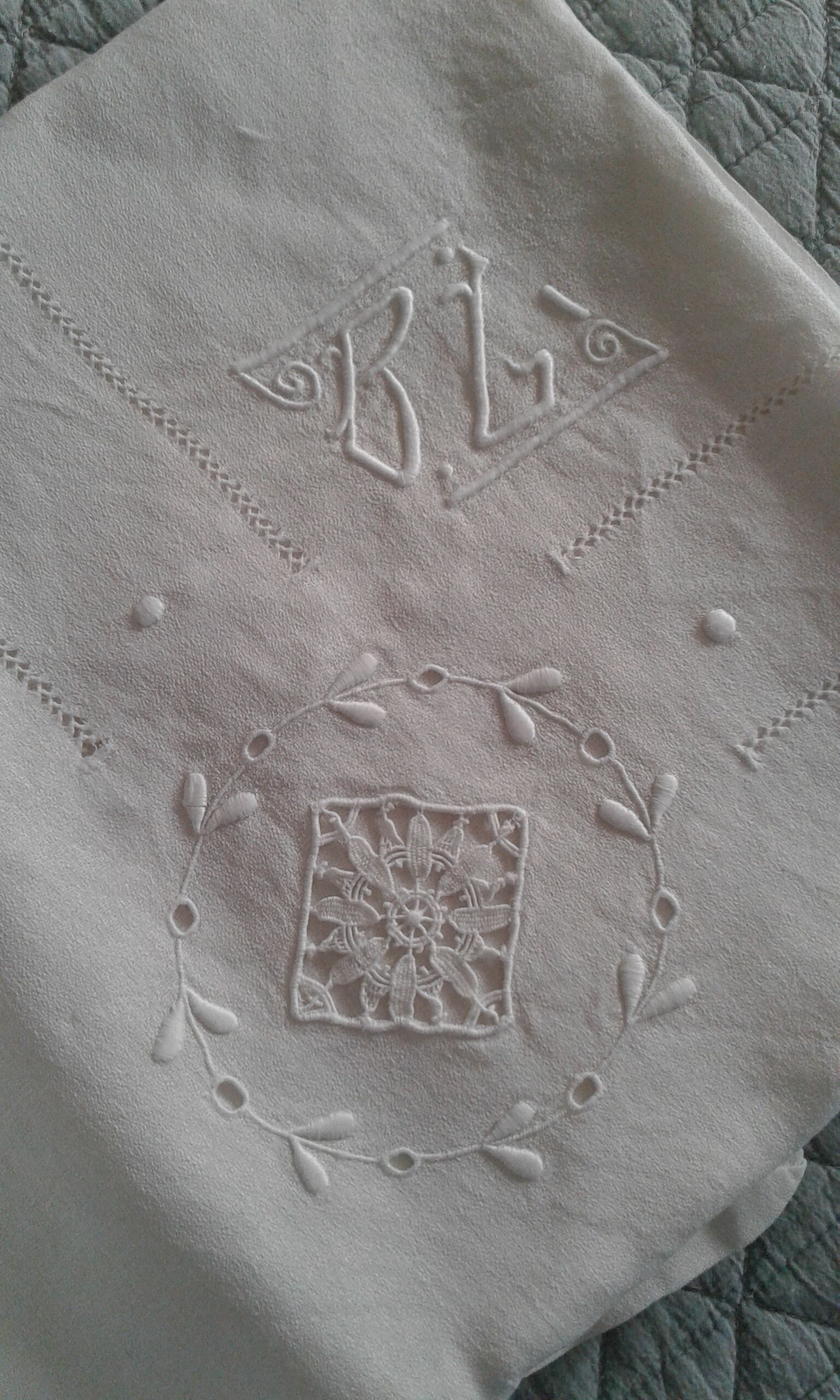 Tablecloth and 12 lined towels