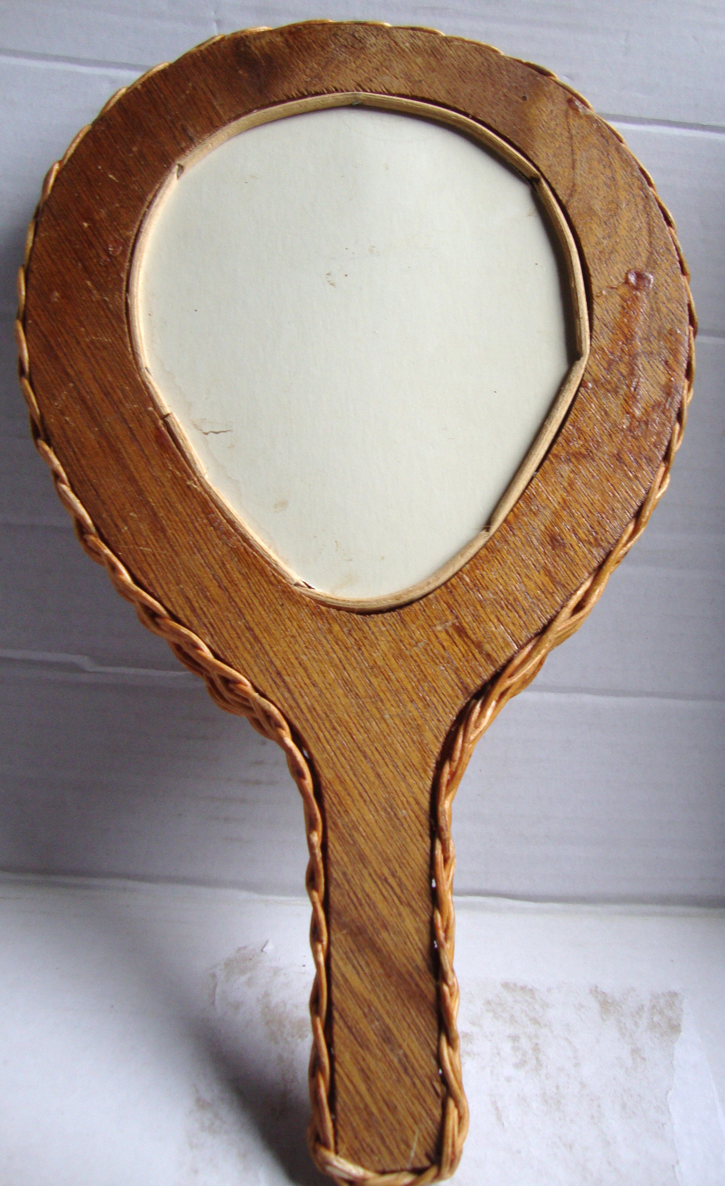 Miroir à main en rotin vintage 70s
