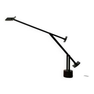 Postmodern Italian Tizio table lamp by Richard Sapper for Artemide, 1970s.