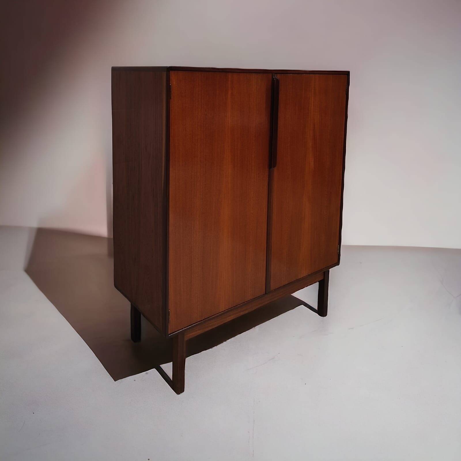 Armoire du milieu du siècle