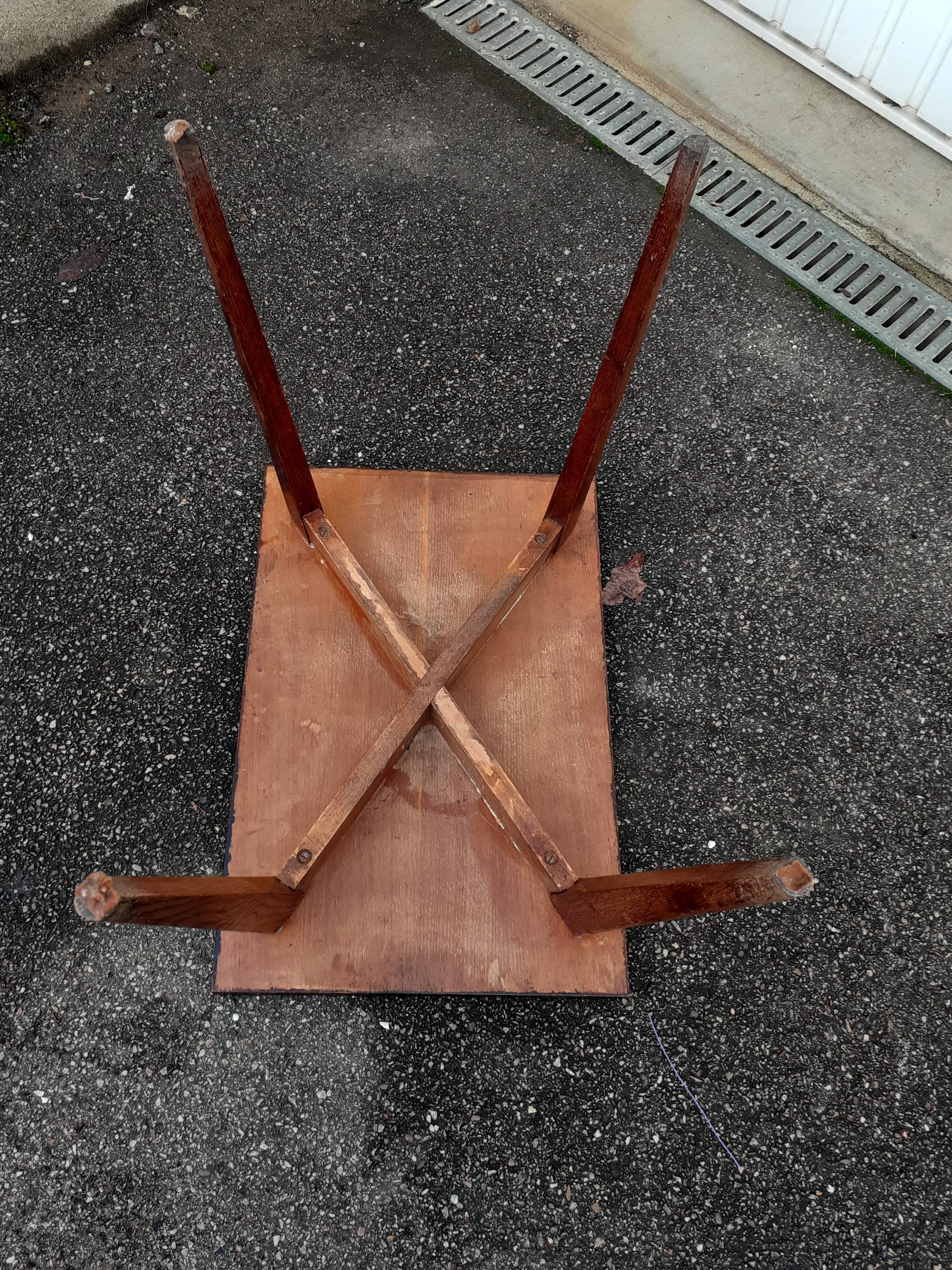 Tapered legs coffee table