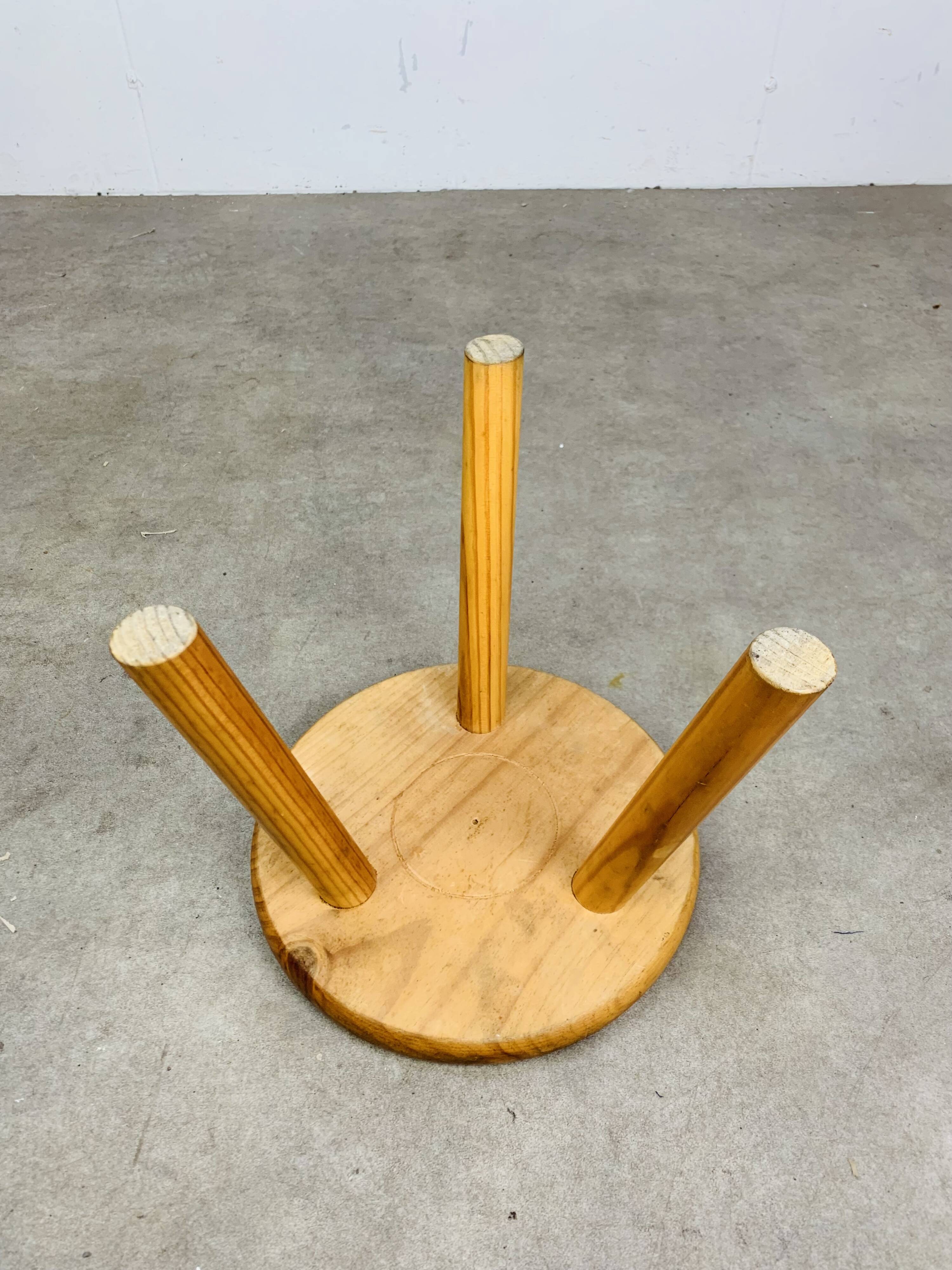 Tripod stool in pine, solid wood, vintage, mountain chalet style.