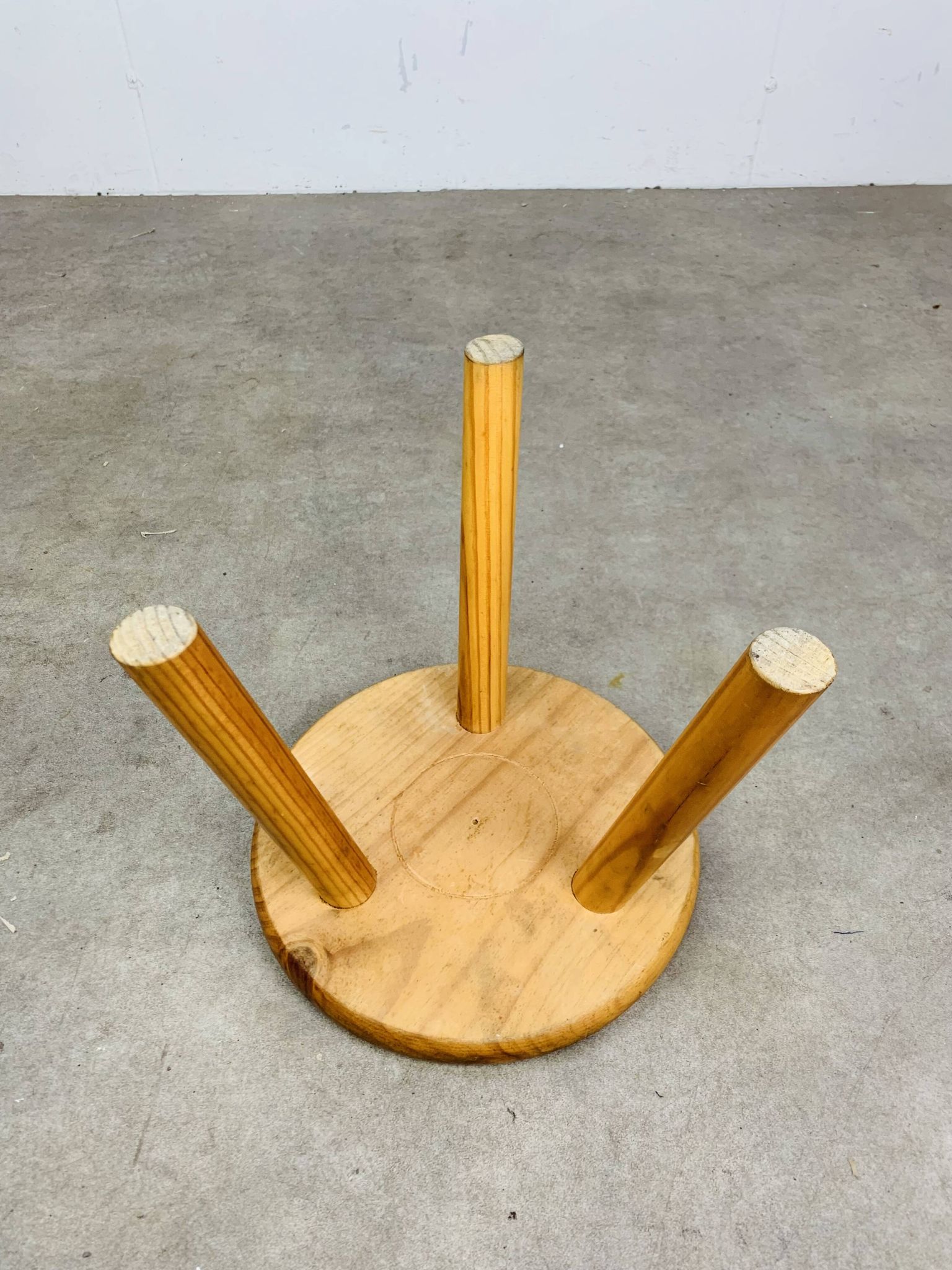Tripod stool in pine, solid wood, vintage, mountain chalet style.