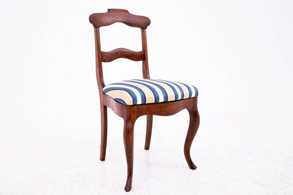 Cinq chaises anciennes, Europe du Nord, vers 1890. Après rénovation.