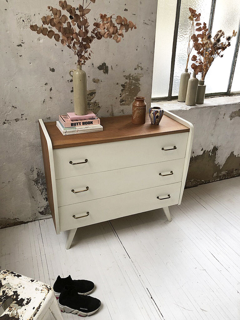 White vintage chest of drawers