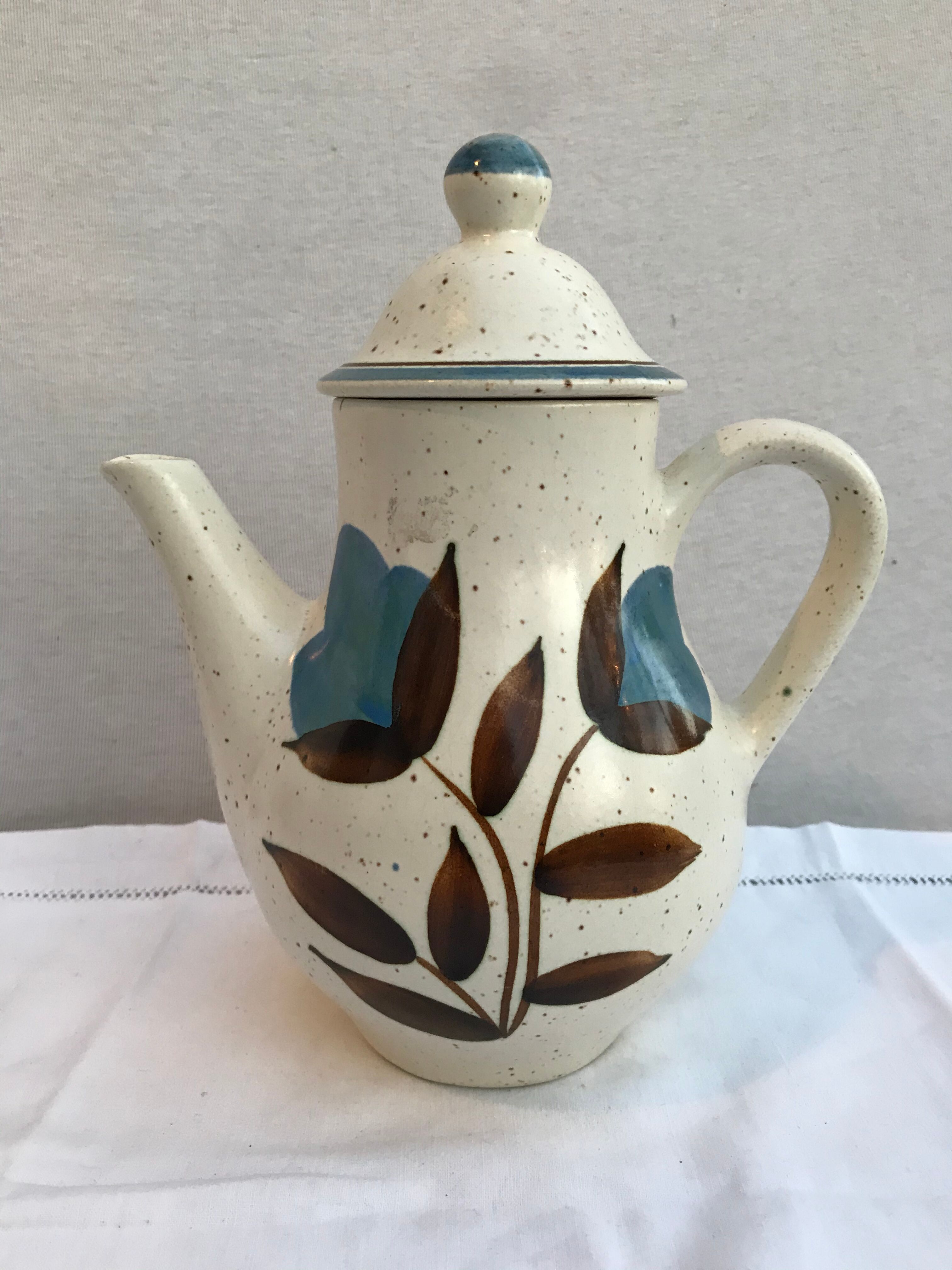 Former longchamp ceramics tea pot