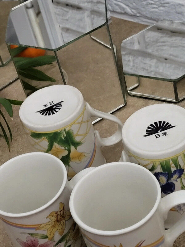 Set of 4 vintage cups