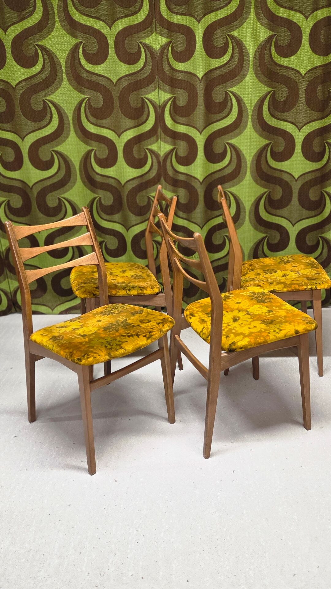 Lot de 4 chaises Scandinave 1970 Mid Century