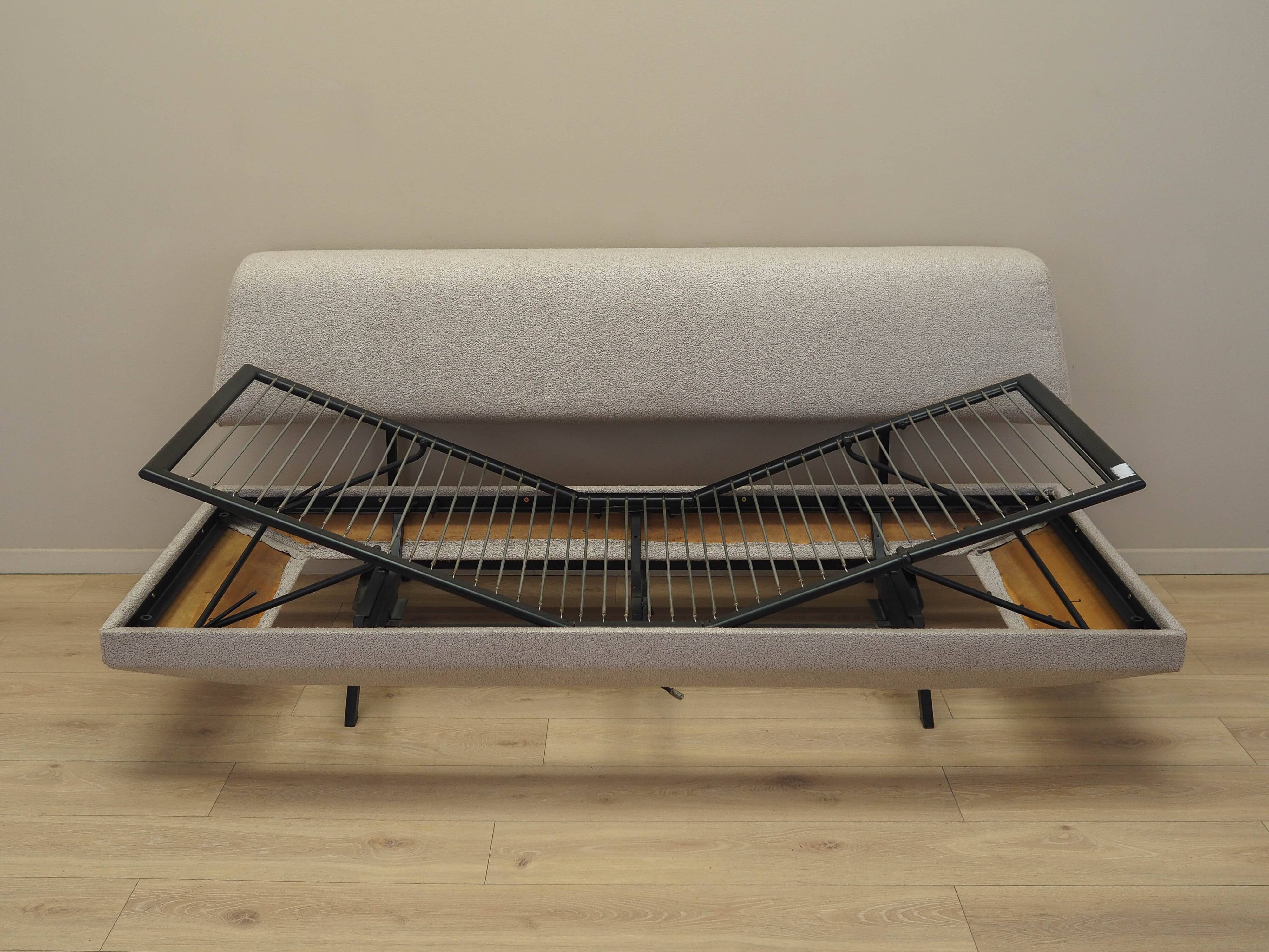 Daybed sofa, Italian design, 1970s, manufactured: Italy