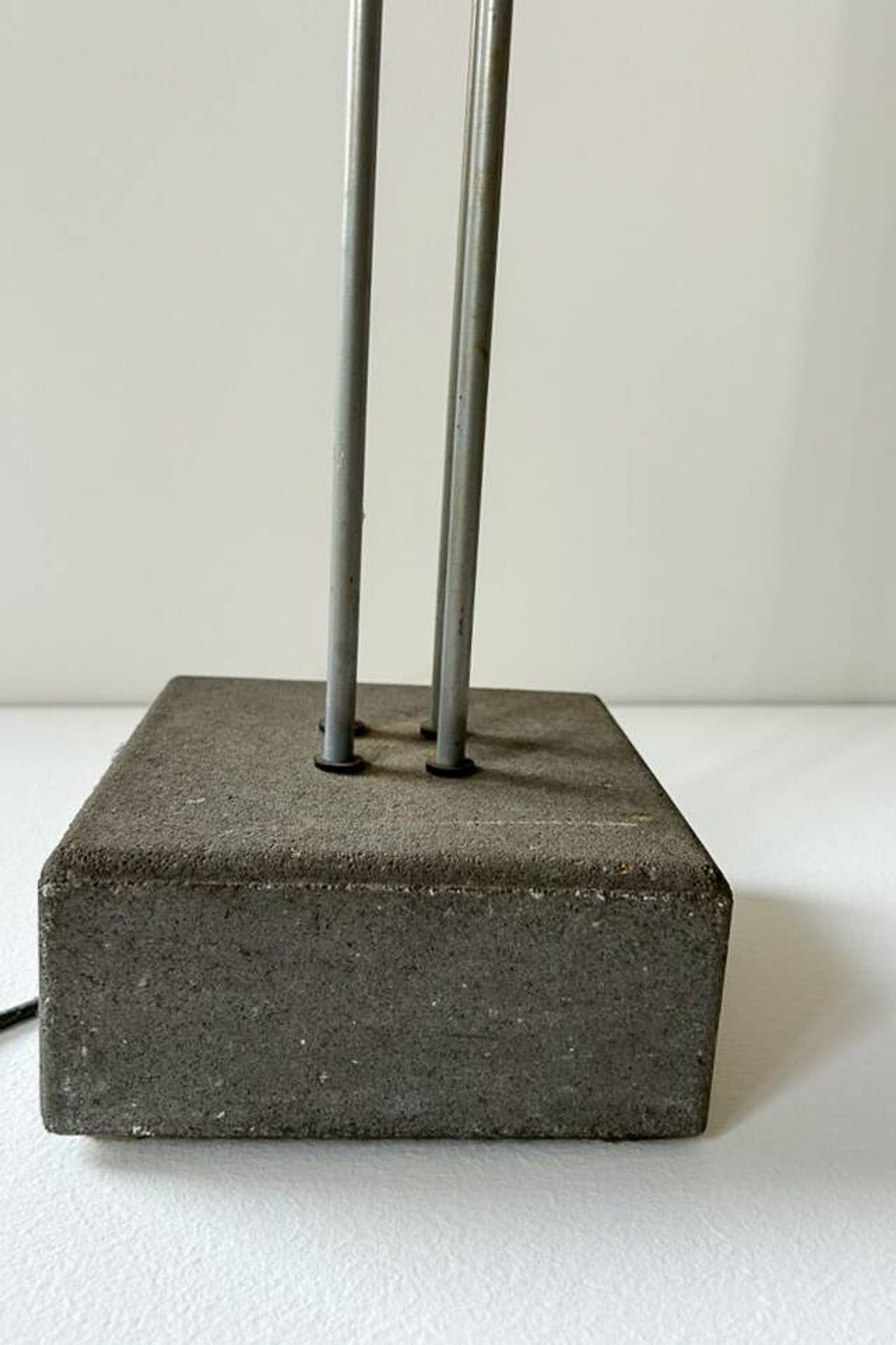 Pair of vintage floor lamps in chrome metal and cement, France 1970.