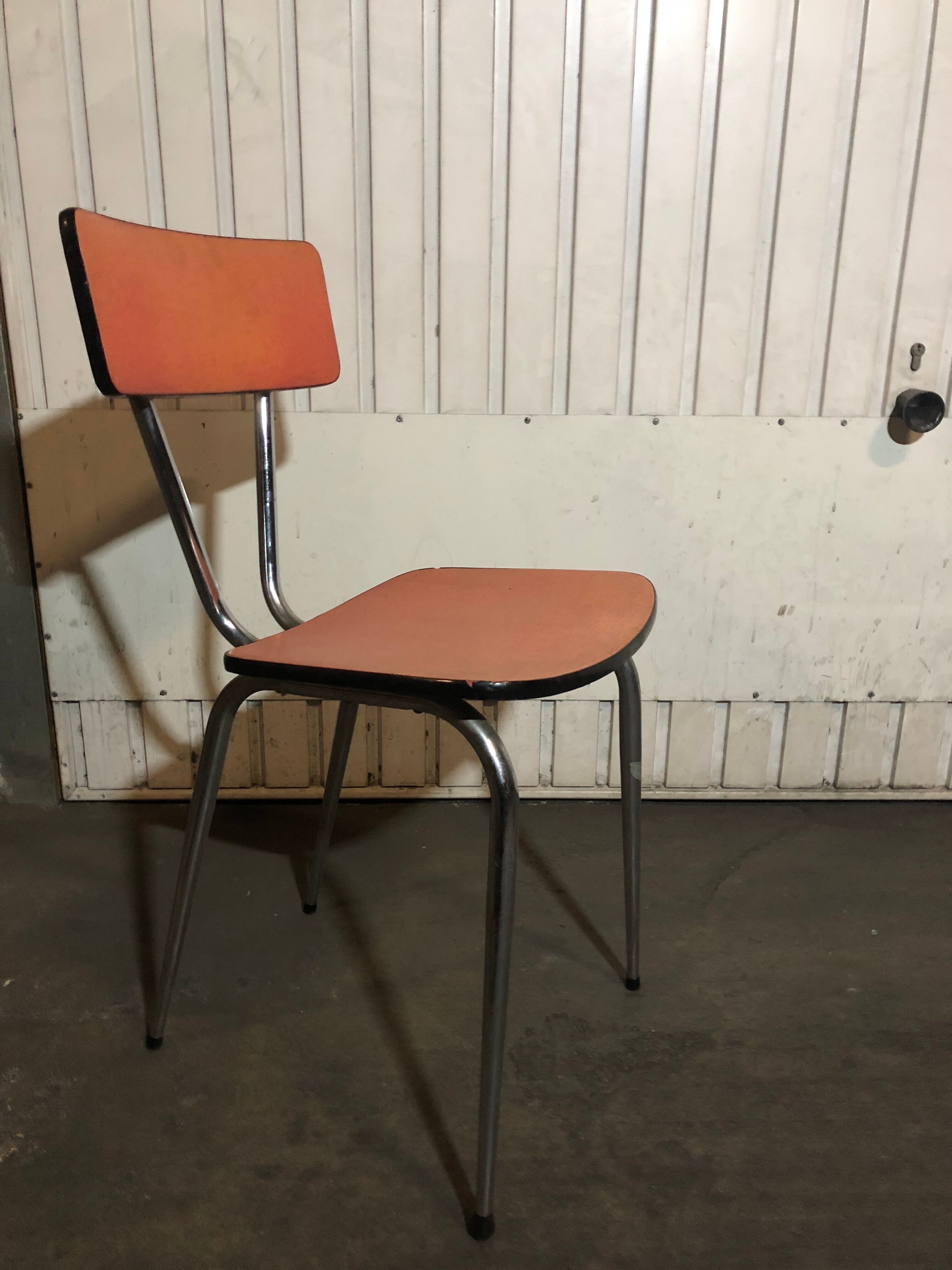 Set of 2 formica coral speckled chairs