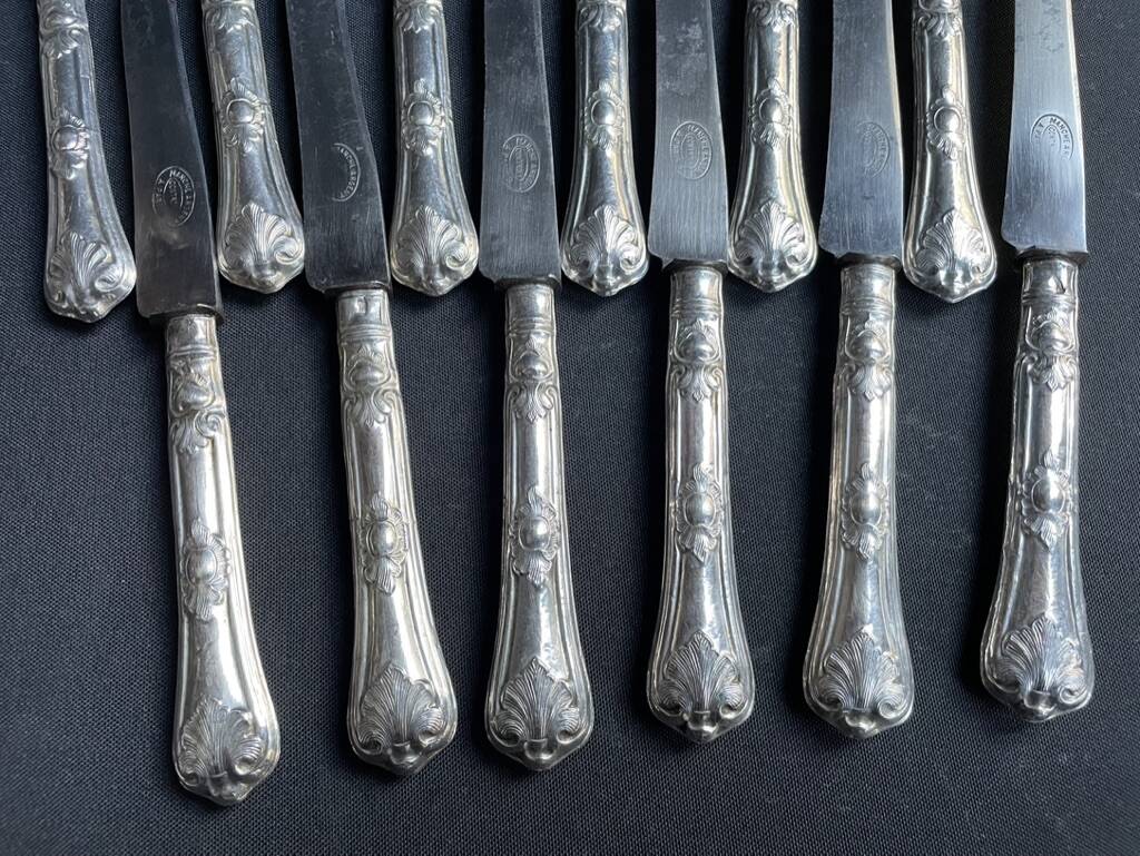 12 dessert knives (fruit) – Silver handle – Rocaille style