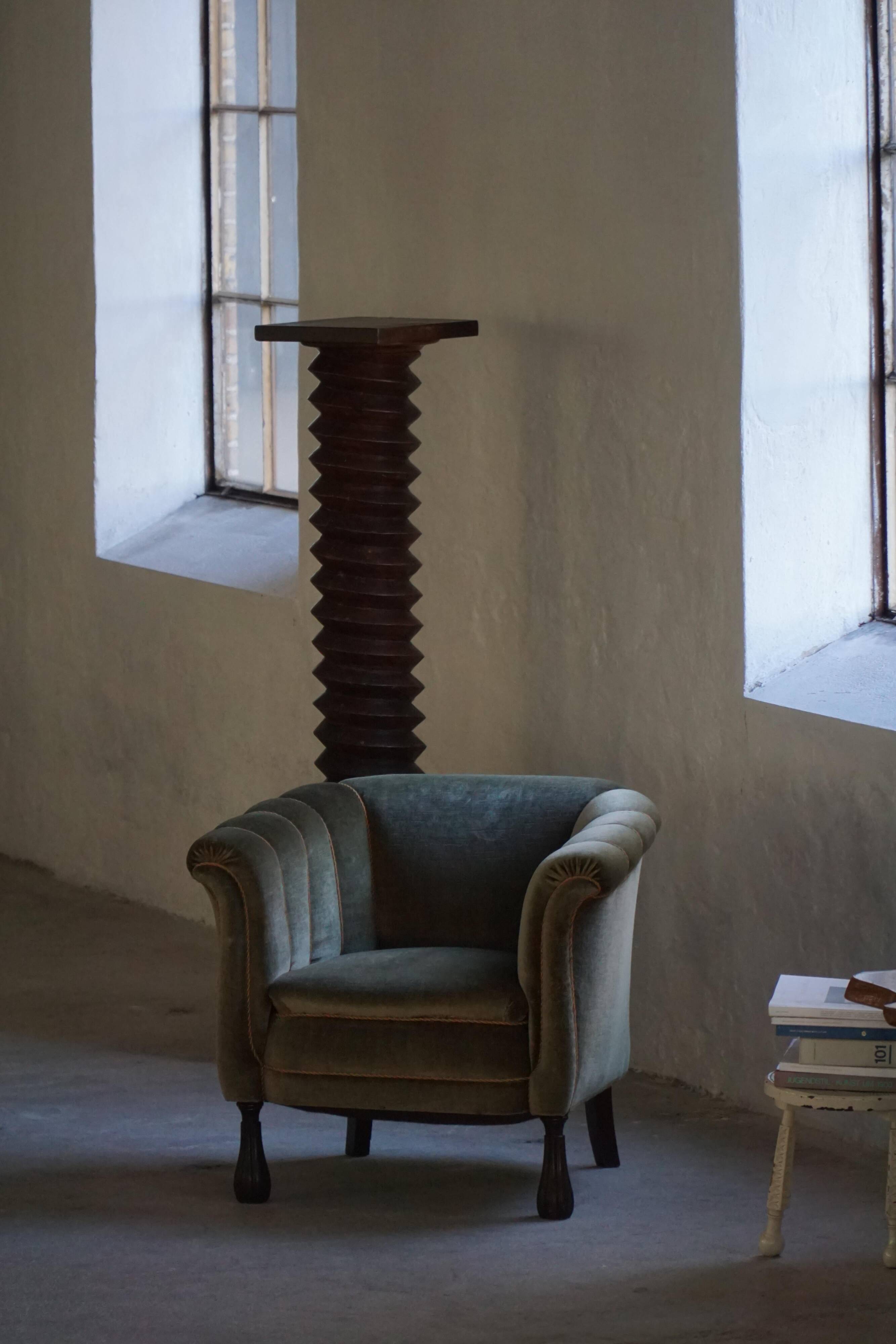 Mid-20th century, pair of Danish shell lounge chairs in green velvet, 1940s.