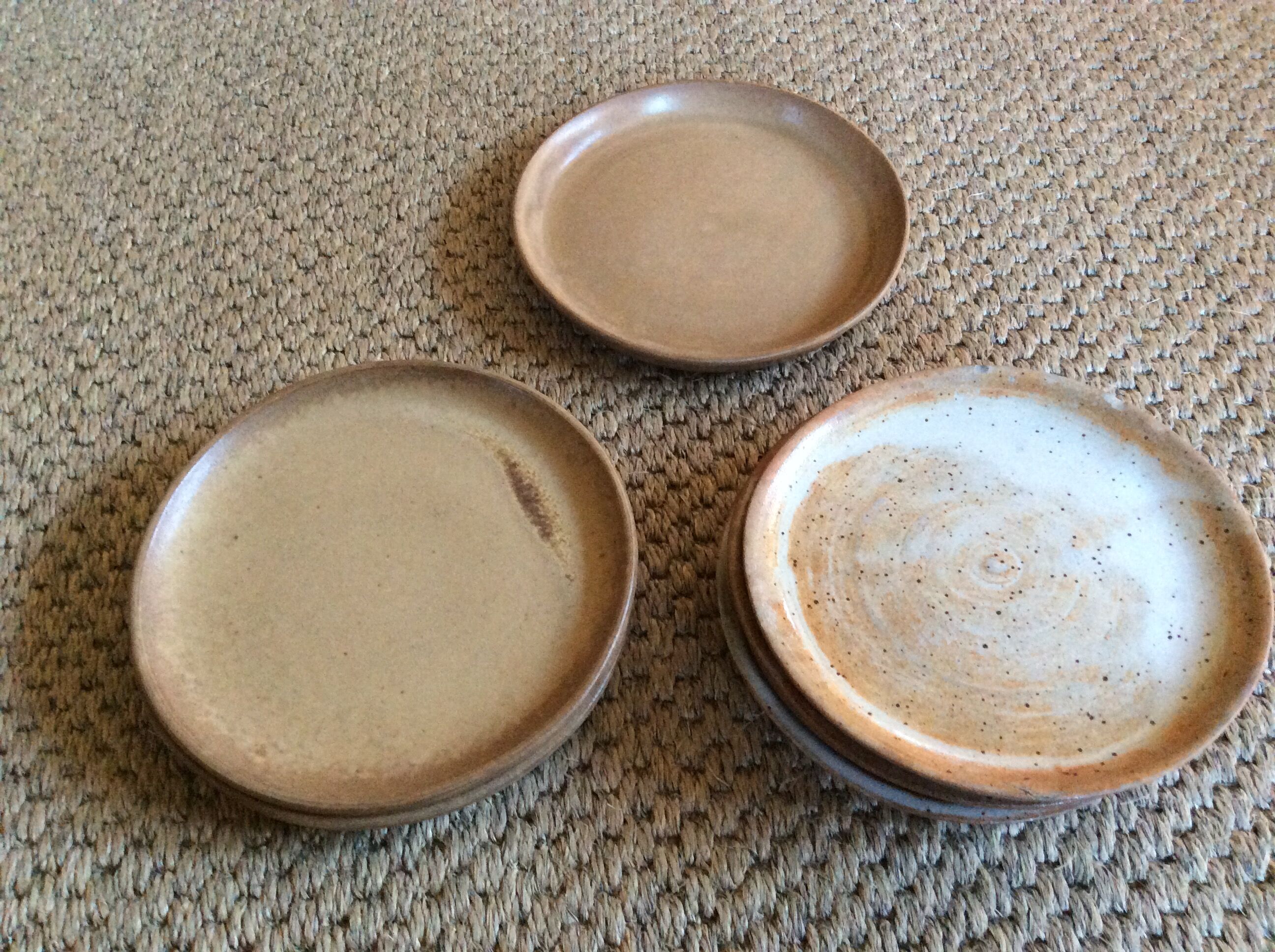 Set de 7 assiettes en grès