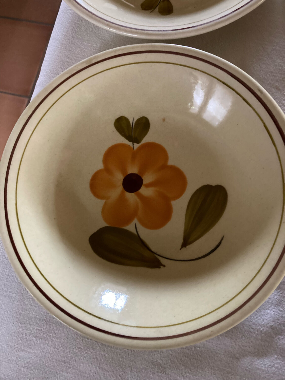 Set of hollow plates