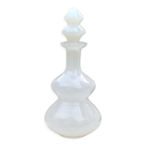 Carafe en opaline