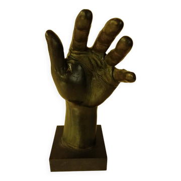 Statuette la main