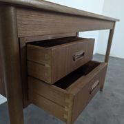 Bureau scandinave en teck à caisson suspendu