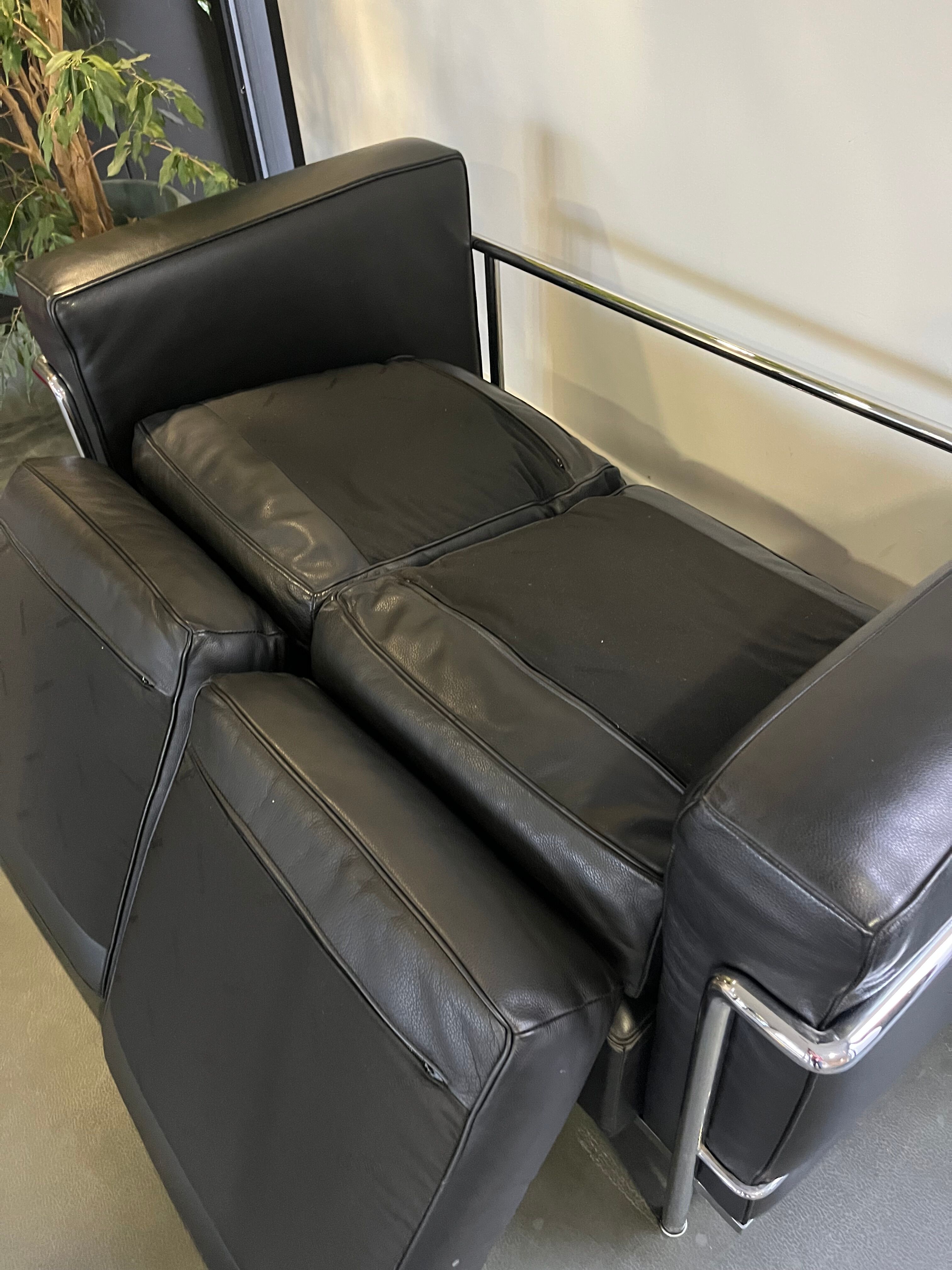 LC2 Le Corbusier sofa