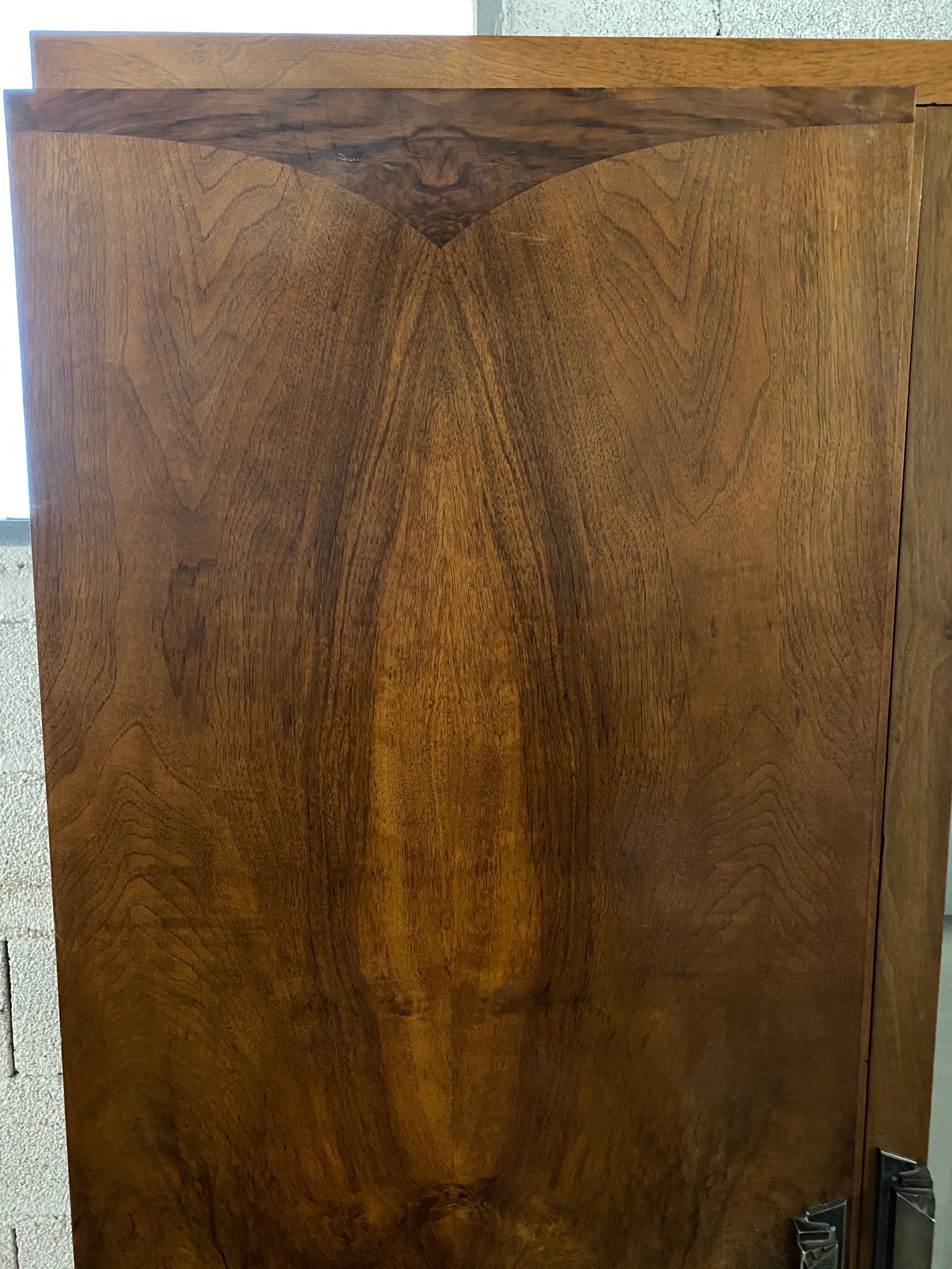 Art Deco 1930 walnut cabinet