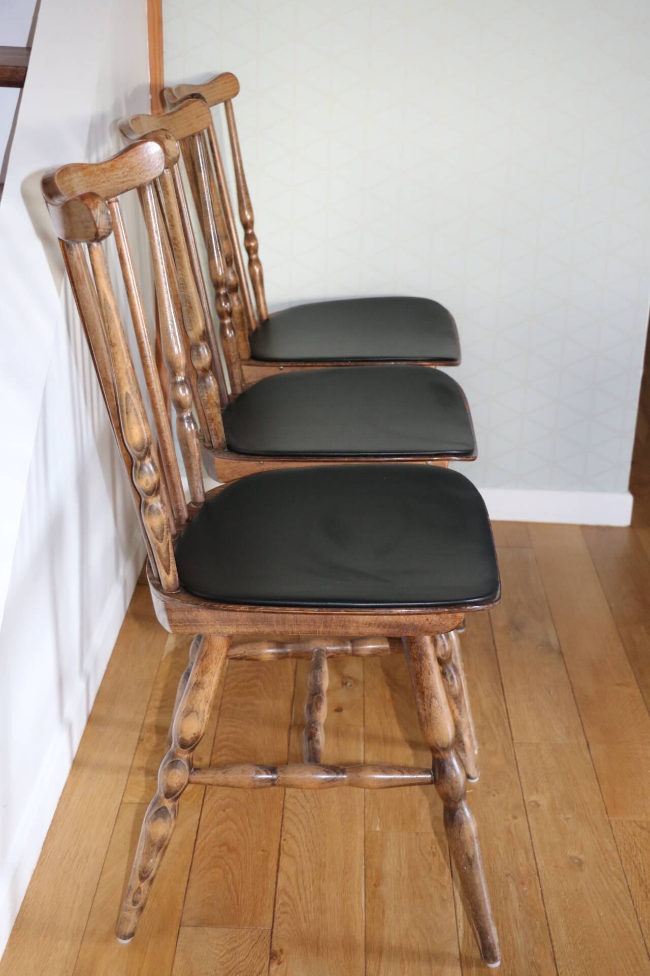 3 BAUMANN Tacoma chairs black faux leather dark beech