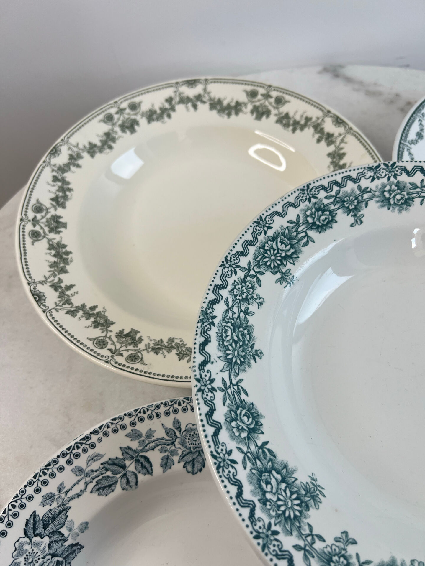 Set of 5 mismatched deep plates in earthenware and stoneware.