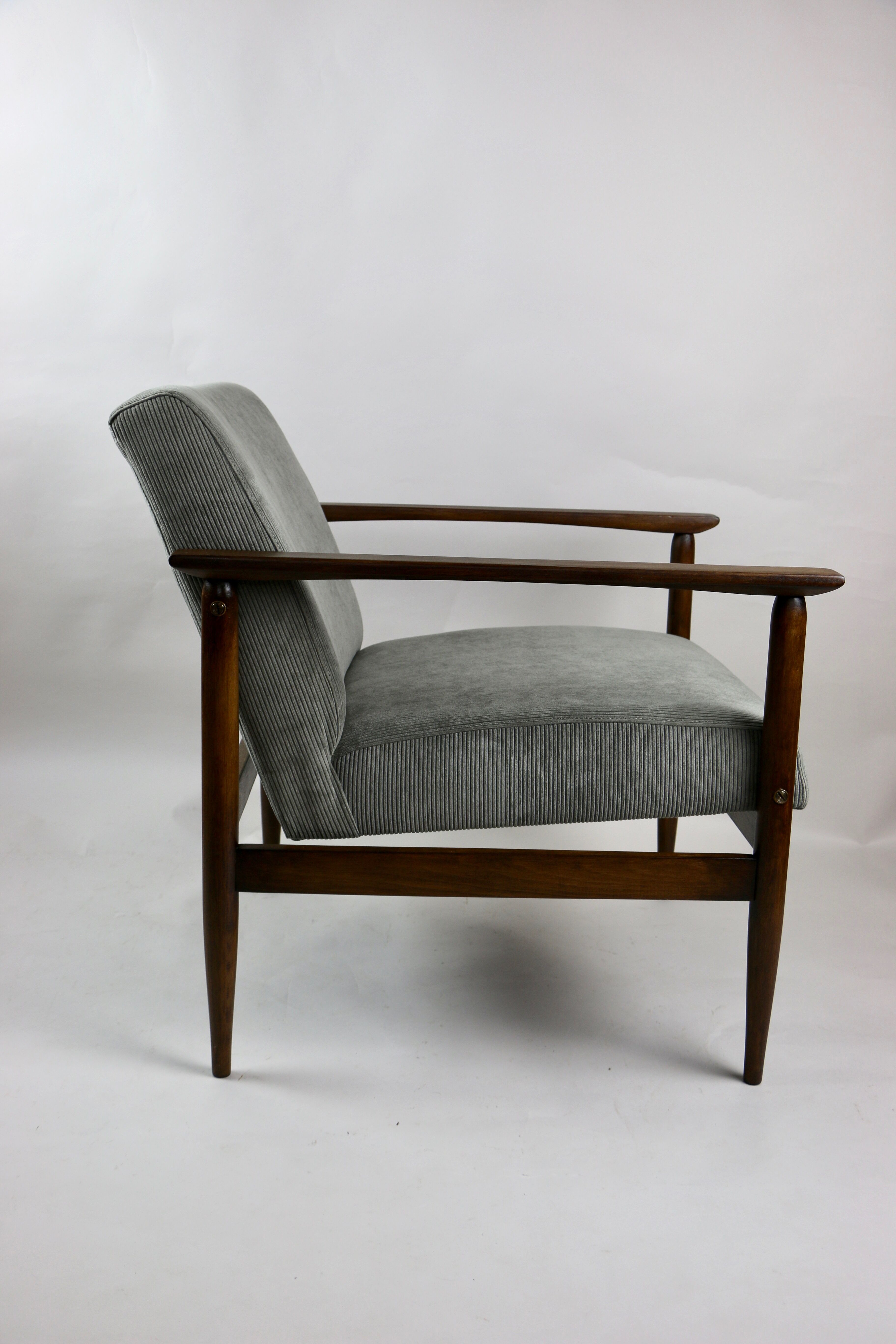 Fauteuil classique en velours côtelé, années 1970