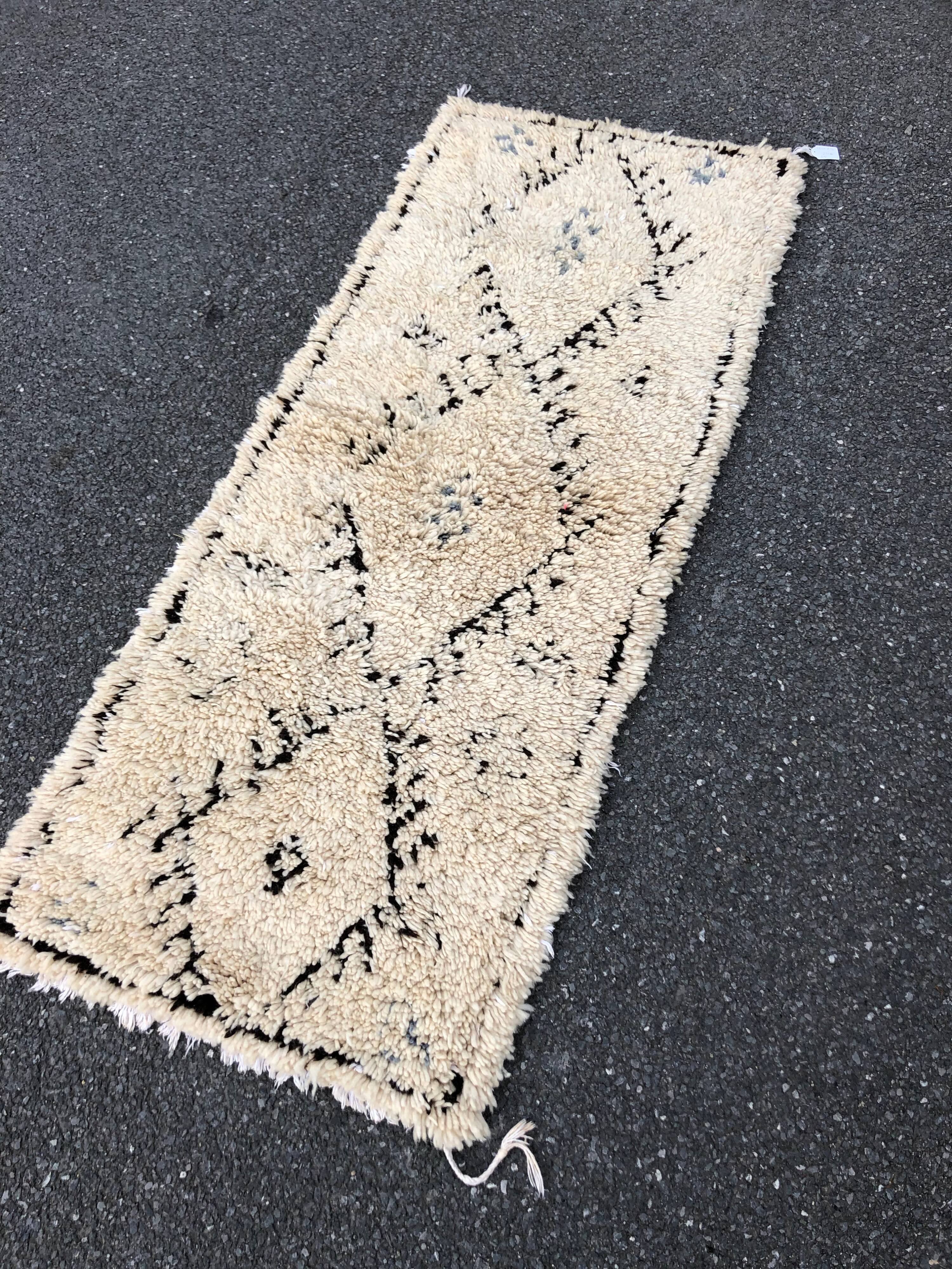 Berber beni ouarain rug 185 x 75 cm