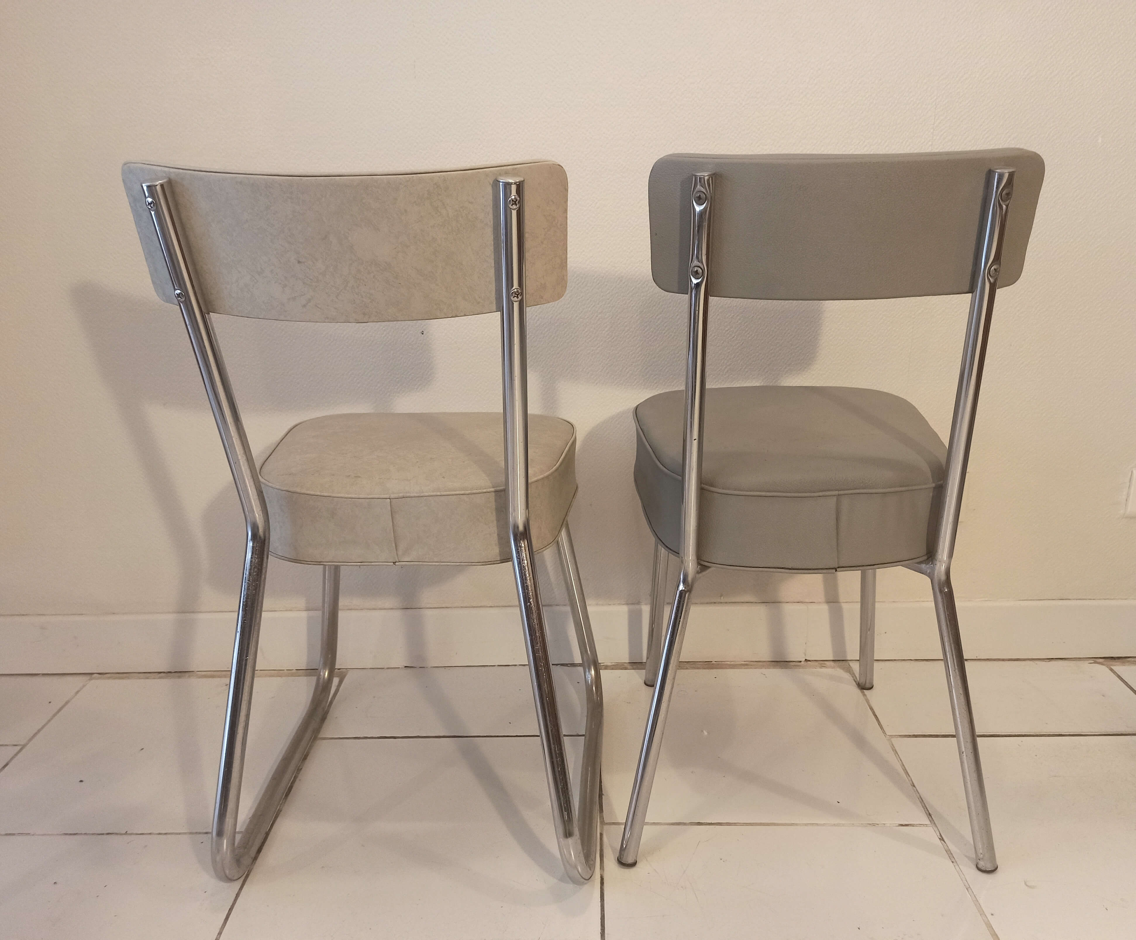 Pair of vintage gray Ronéo chairs