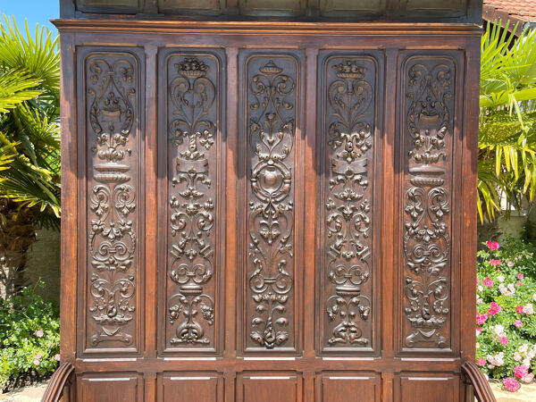 Banc-coffre de Château Néogothique en Noyer