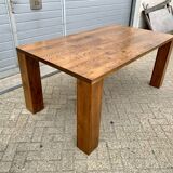 Grande table à manger rectangulaire