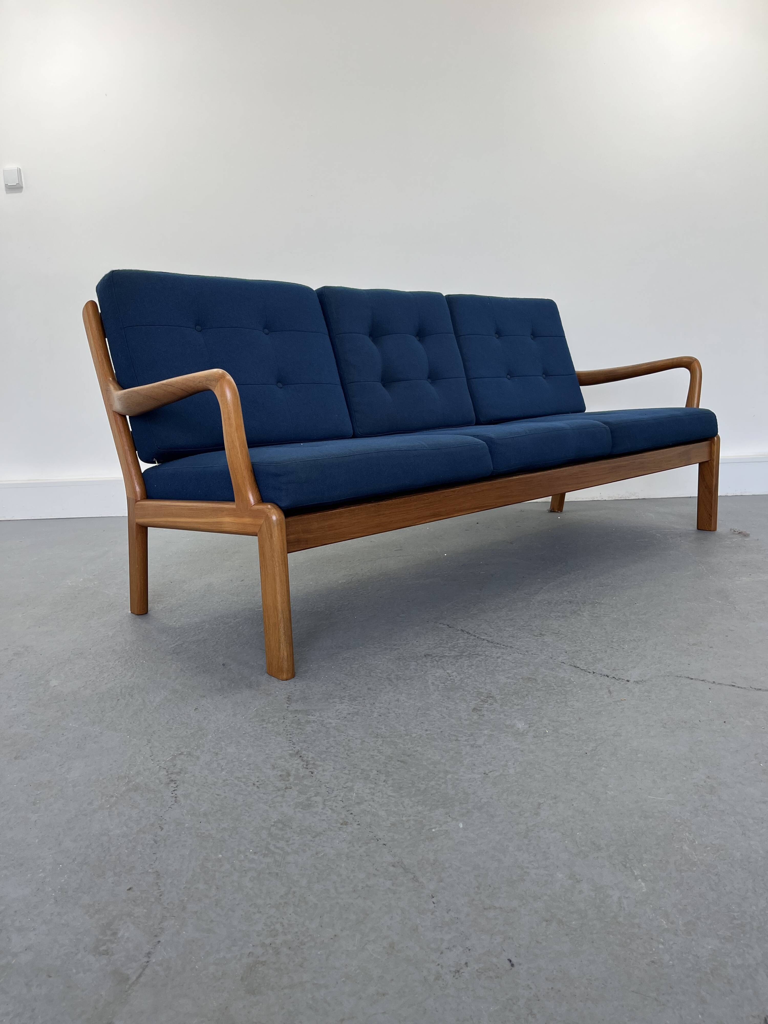 Teak sofa from Olsen & Laursen 1960s